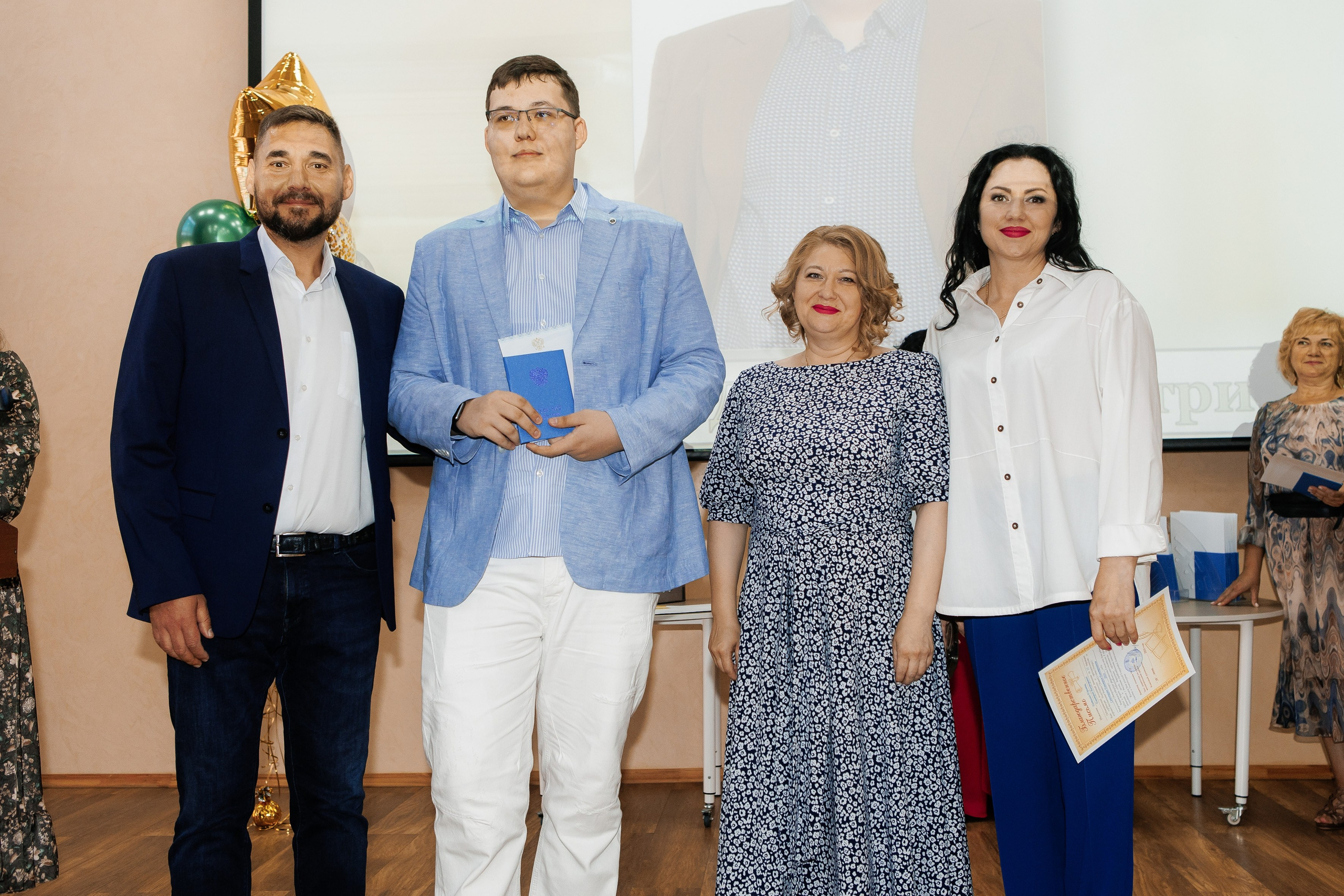 Выпускной Гимназия 12 2024 г. Свадебный и портретный Фотограф в Липецке Дмитрий Котюков