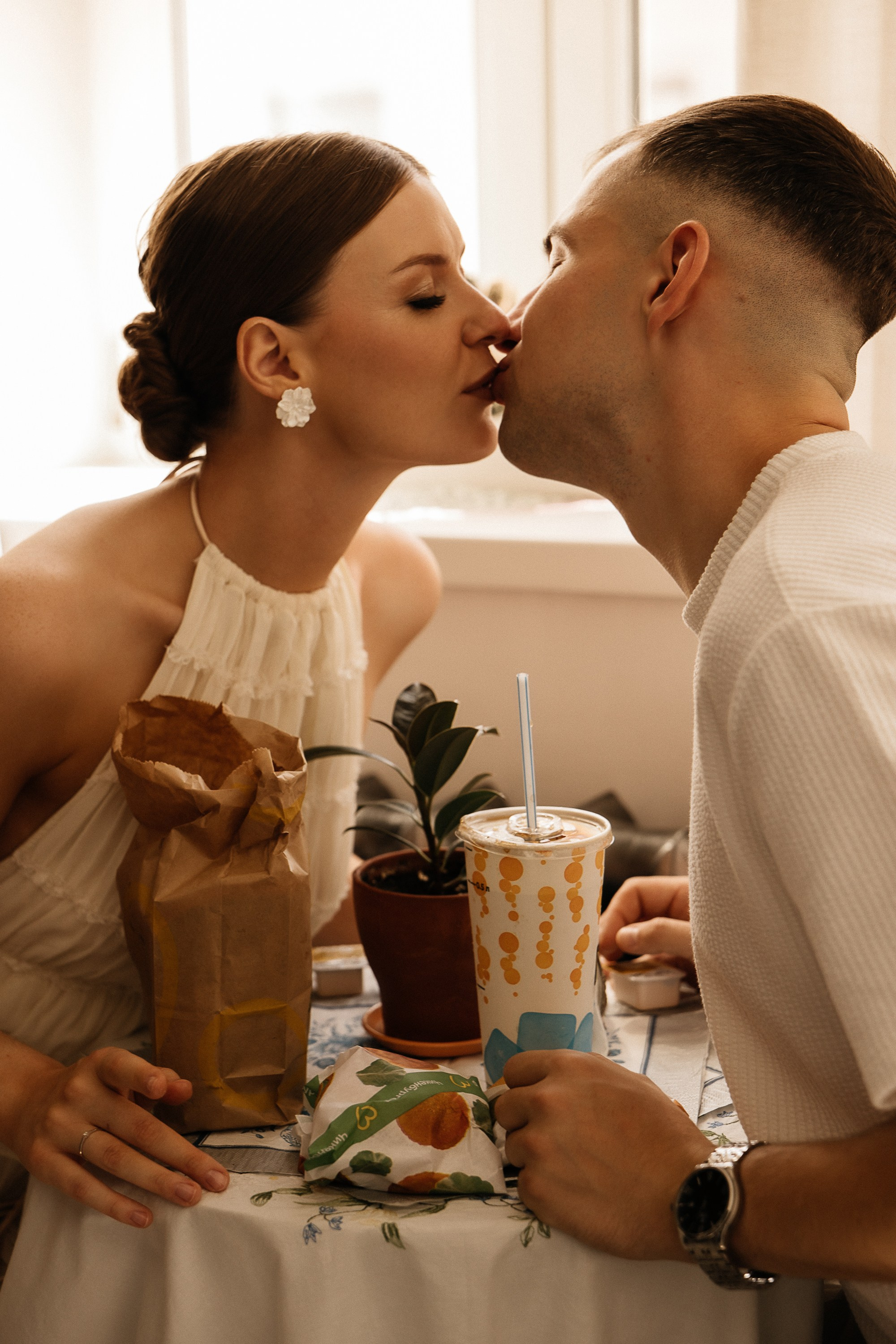 Свадьба в ретро-квартире. Свадебный и семейный фотограф Виолетта Сидельникова. Краснодар, Россия, Беларусь, Европа