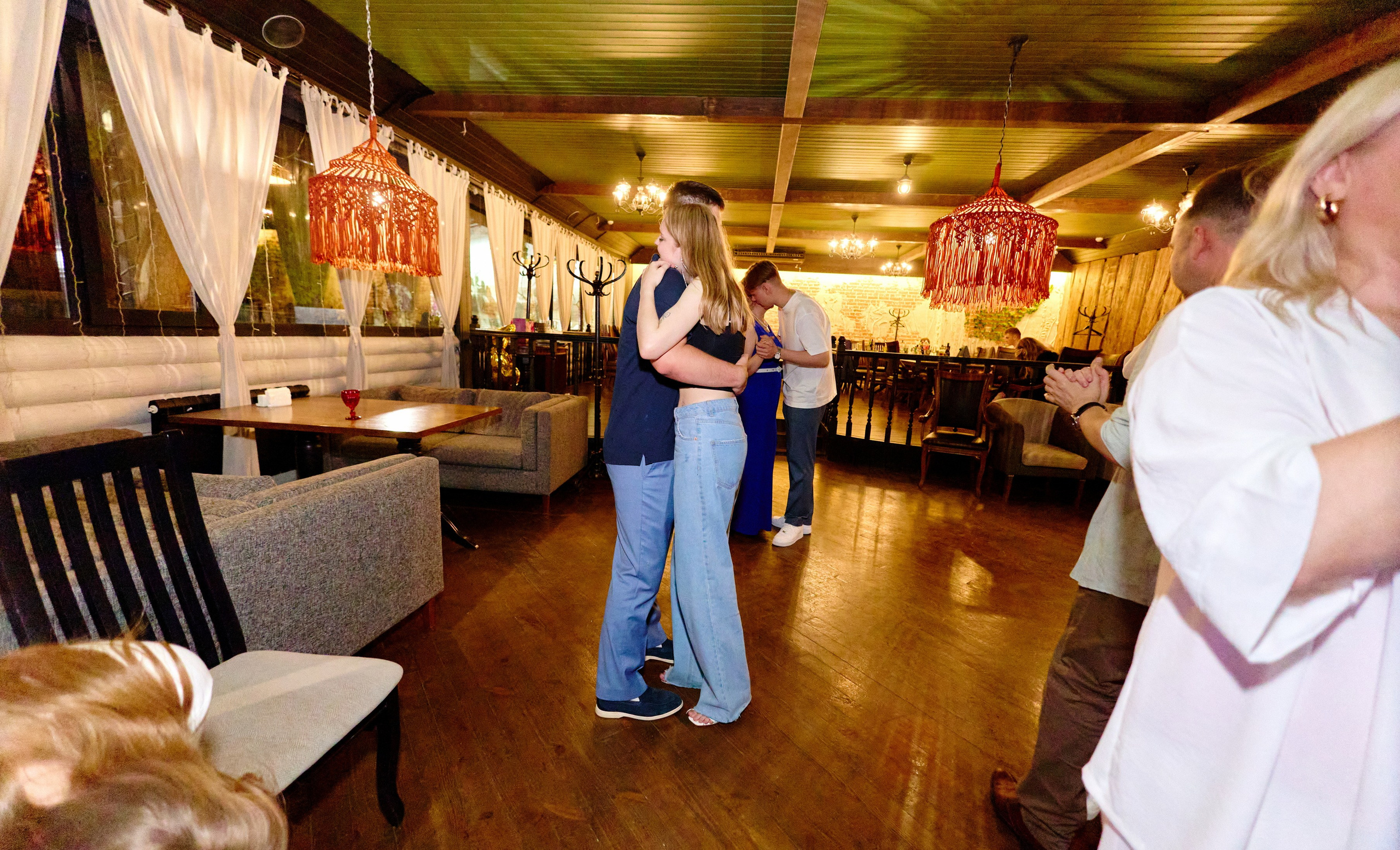 Выпускной 35 Сош. Фотограф Выпускные альбомы Таганрог Сергей Коробченко