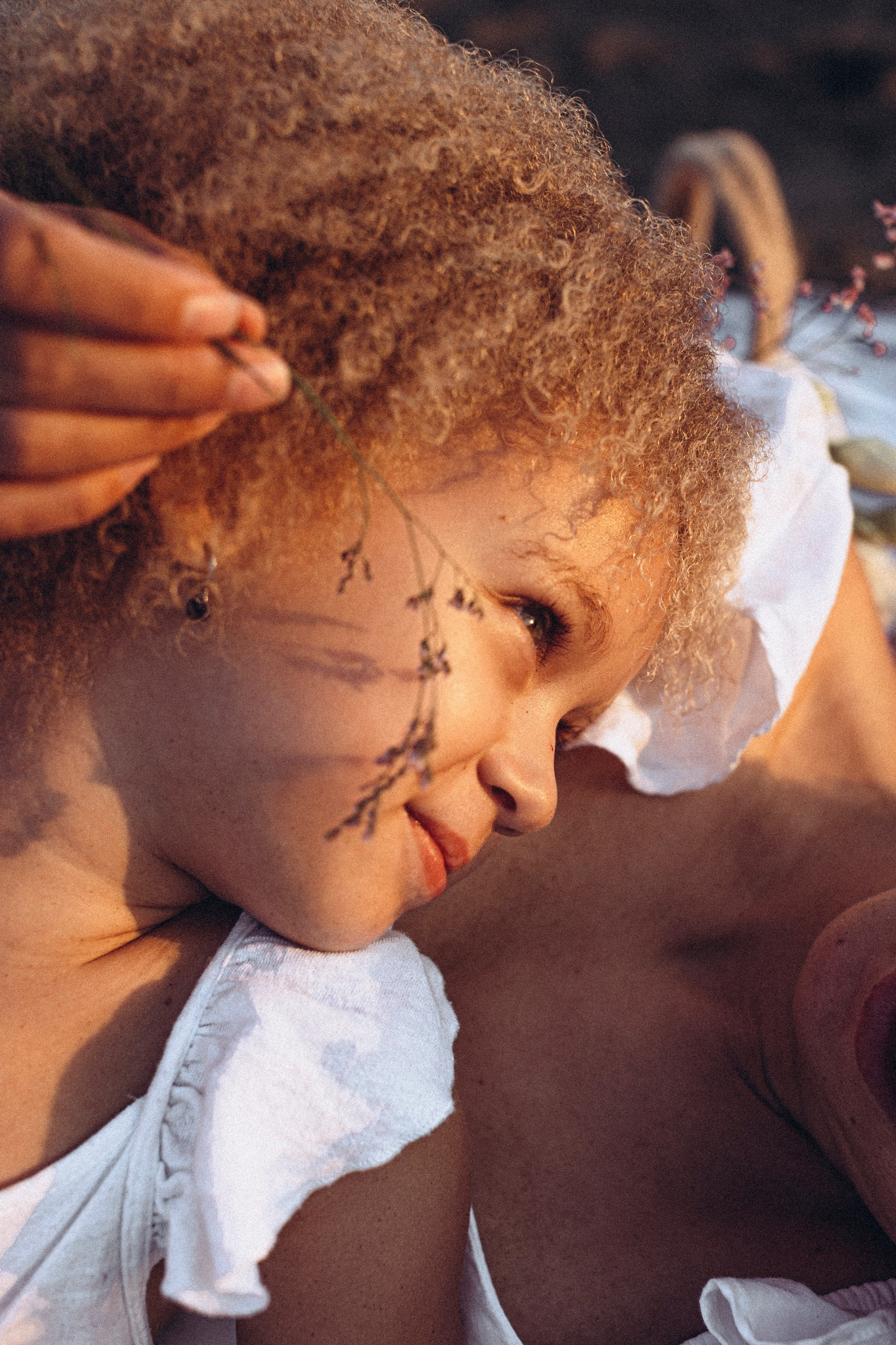 Sandy toes and family smiles. Katerina Nord | Wedding and Couple Photographer in Germany and Europe