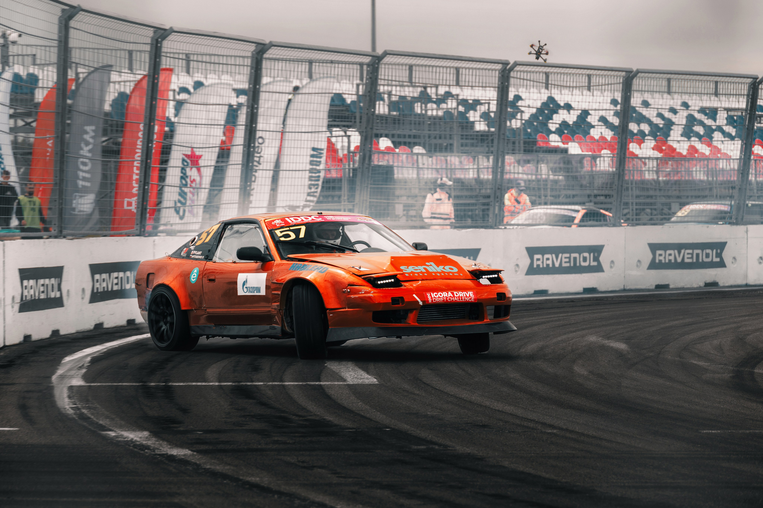 IDDC Этап 2: Бетонный Колизей и блогеры в деле