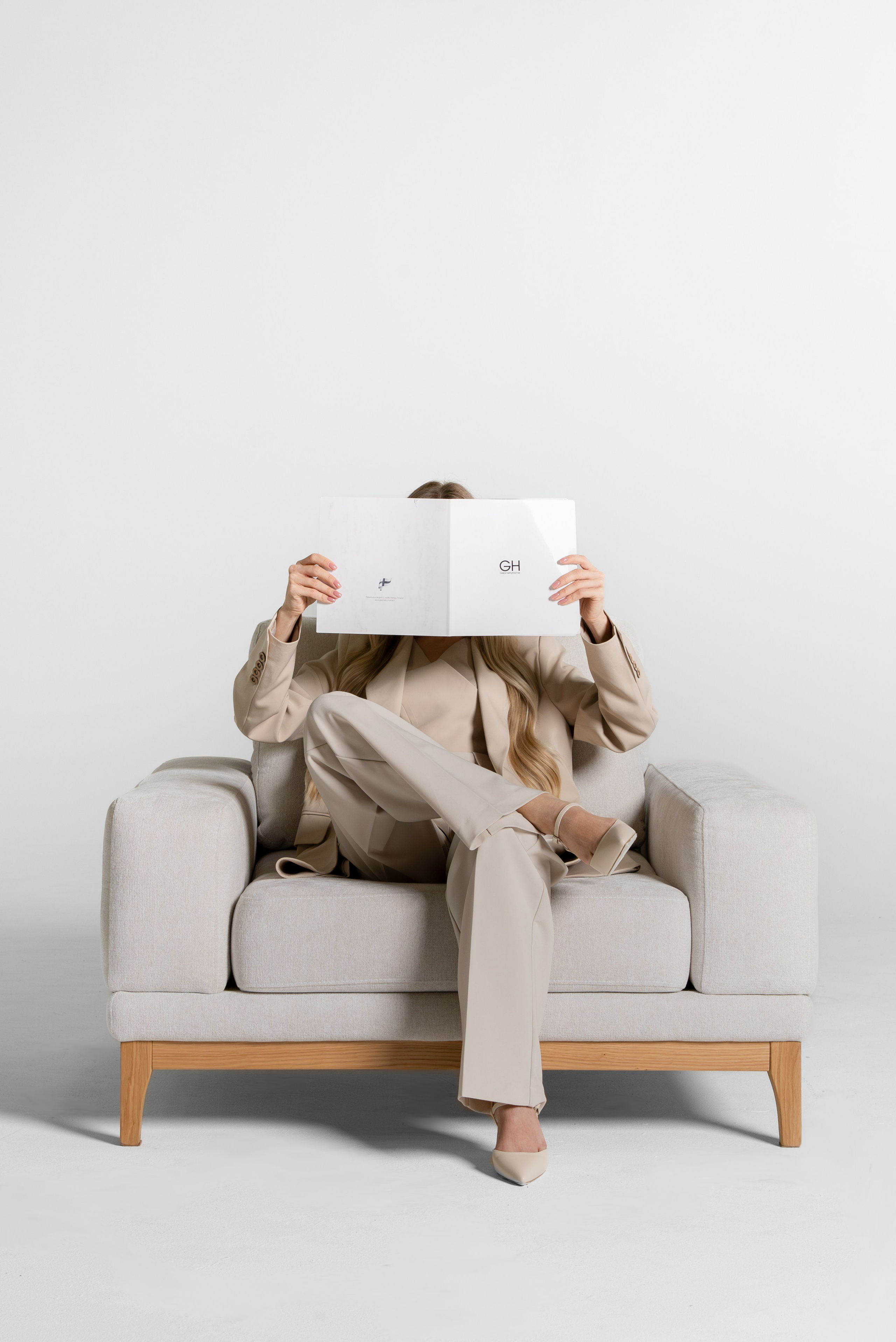 Стилизация съемок для брендов. Стилист Александра Шеремет