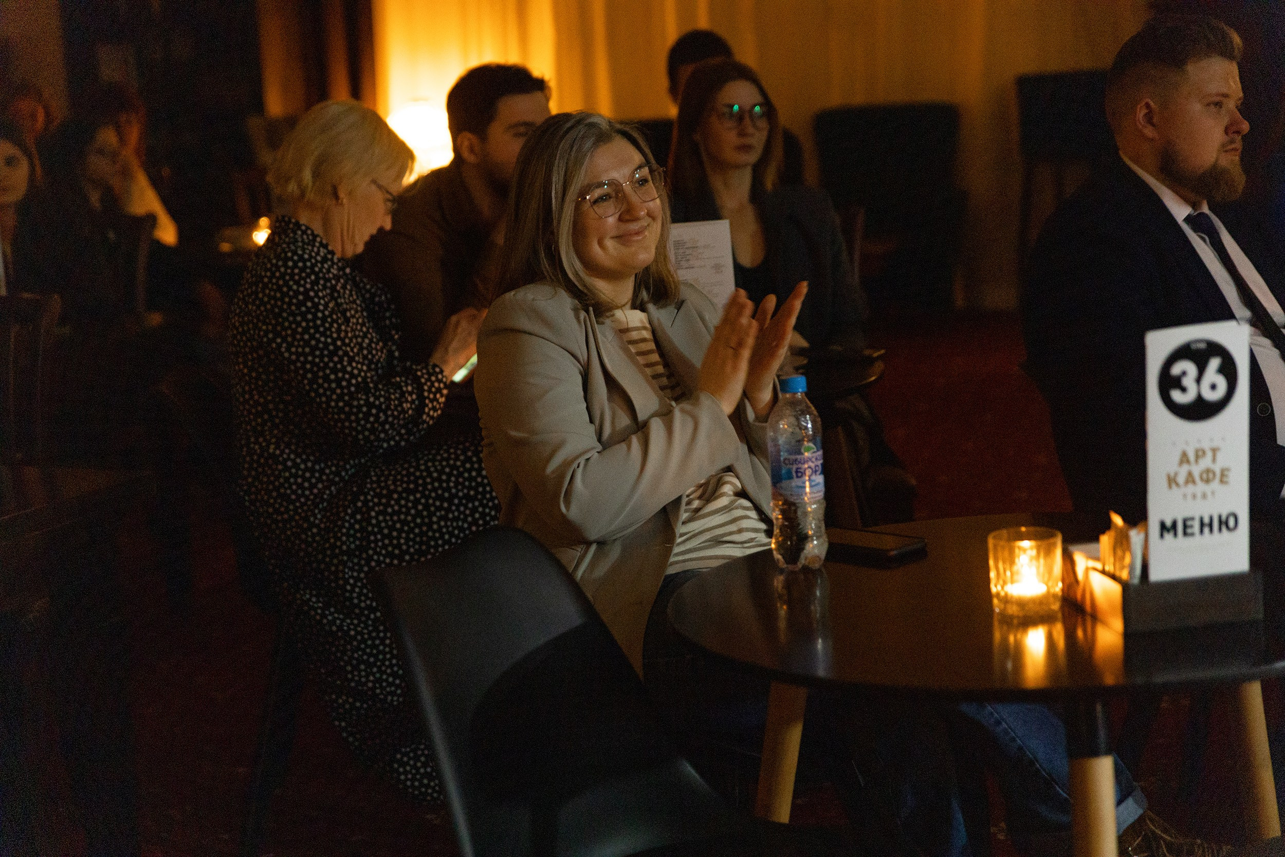 Выступление YOLO band в арт кафе. Фотограф Тюмень