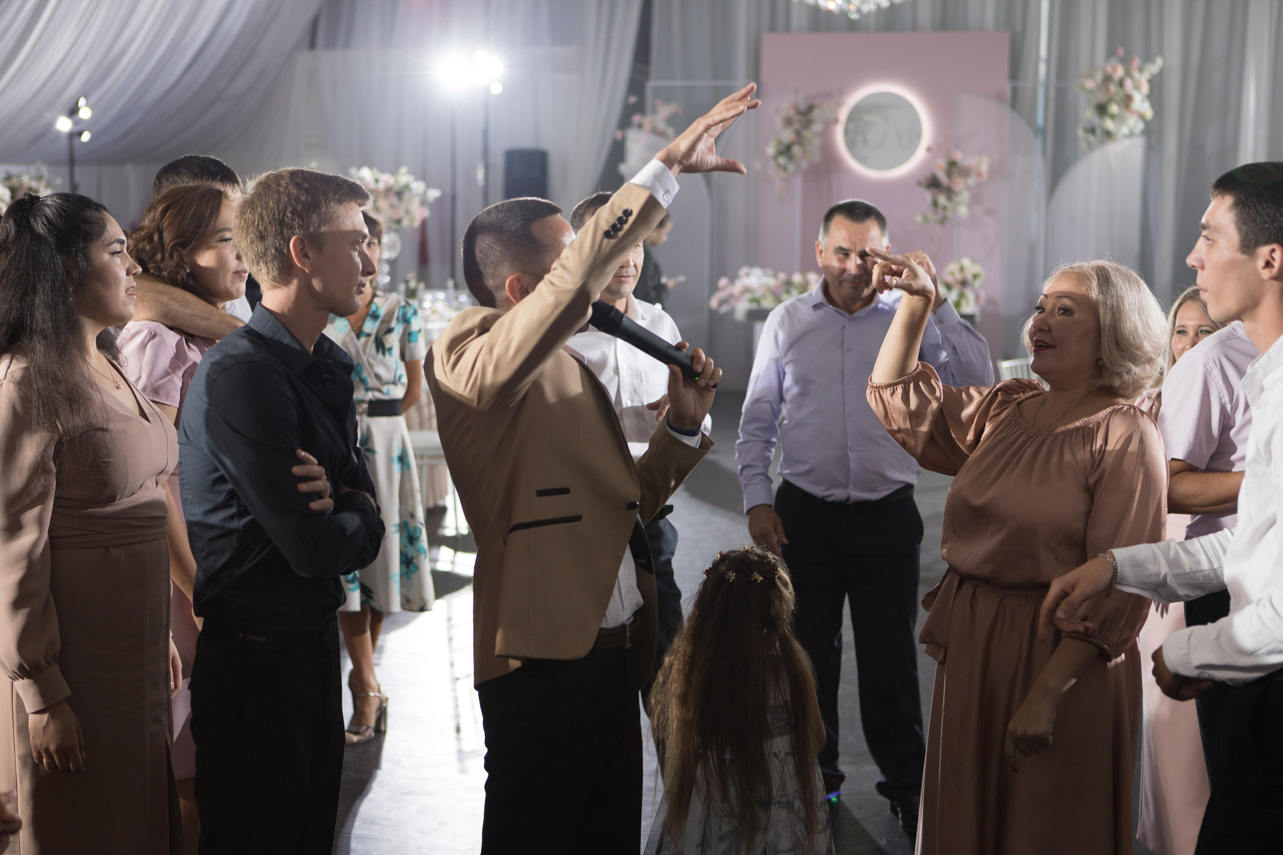 Свадебный фотограф Уфа — Руслан ГабдлисламовЖивые эмоции, красивые кадры, воспоминания на всю жизнь.Работаю по всей Республике Башкортоста. Свадебный фотограф Уфа Руслан Габдлисламов