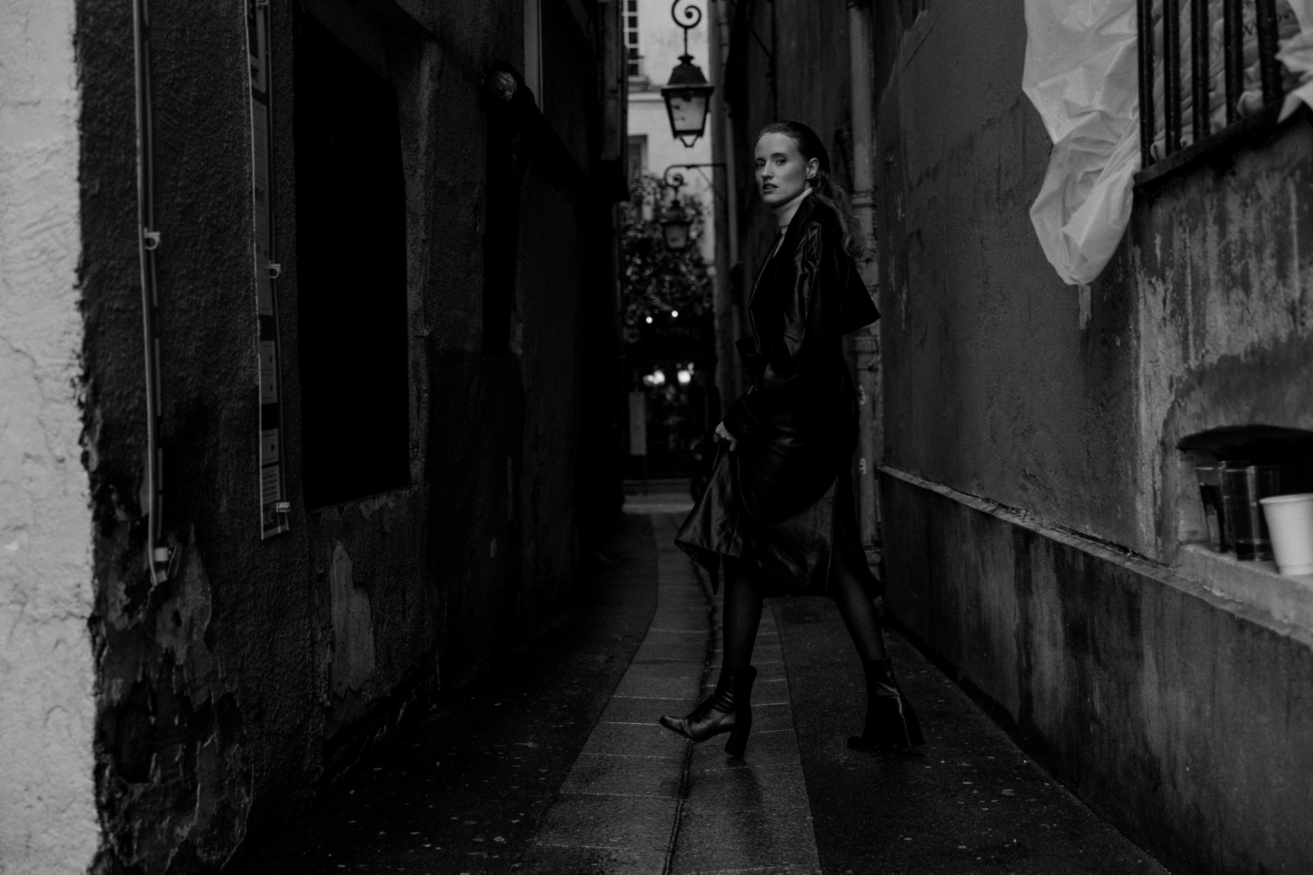 Femme fatale. Photographer in Paris