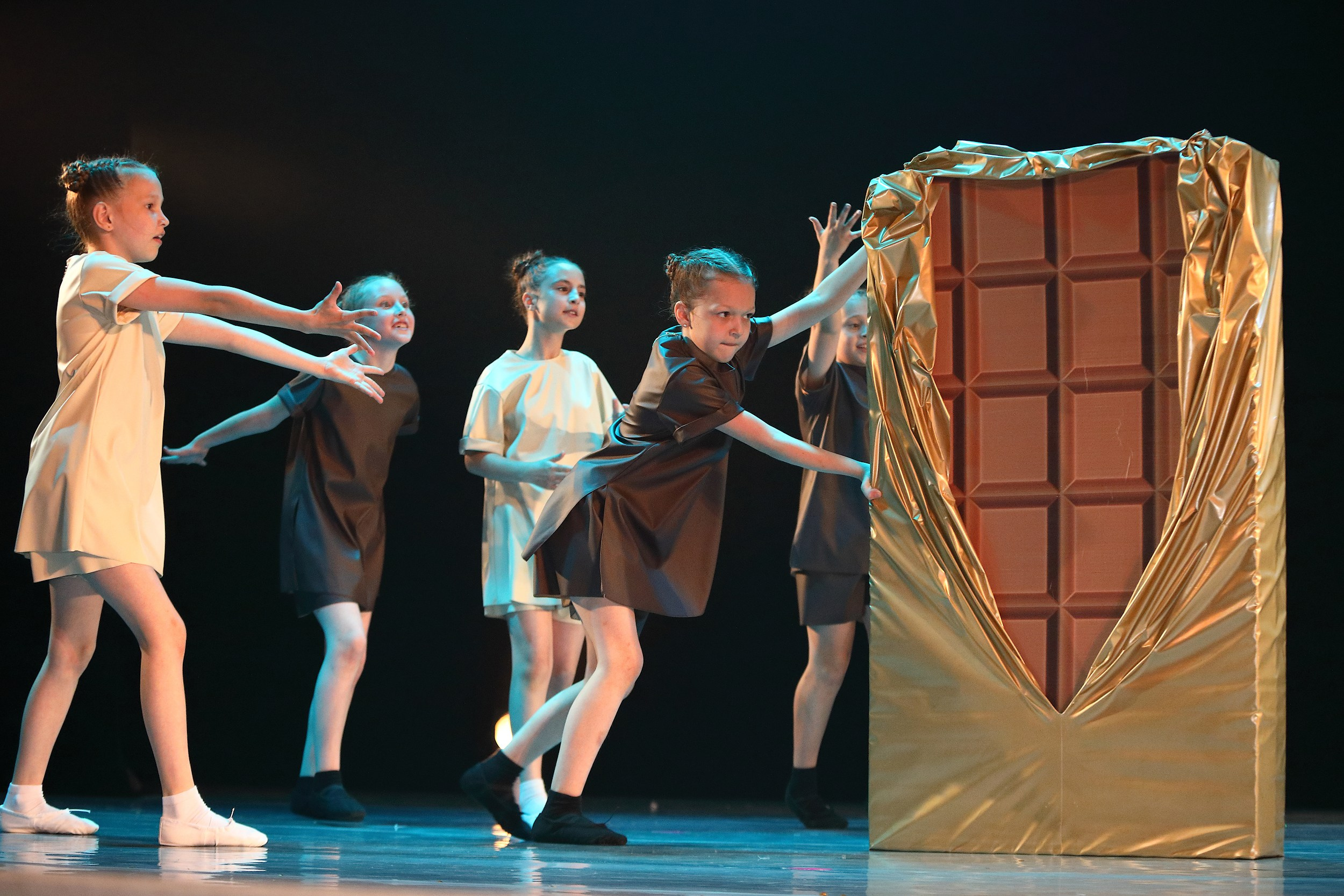 Репортажная фотосессия сцены. Свадебный и семейный фотограф и видеограф в Екатеринбурге Полянские Тимур и Анастасия