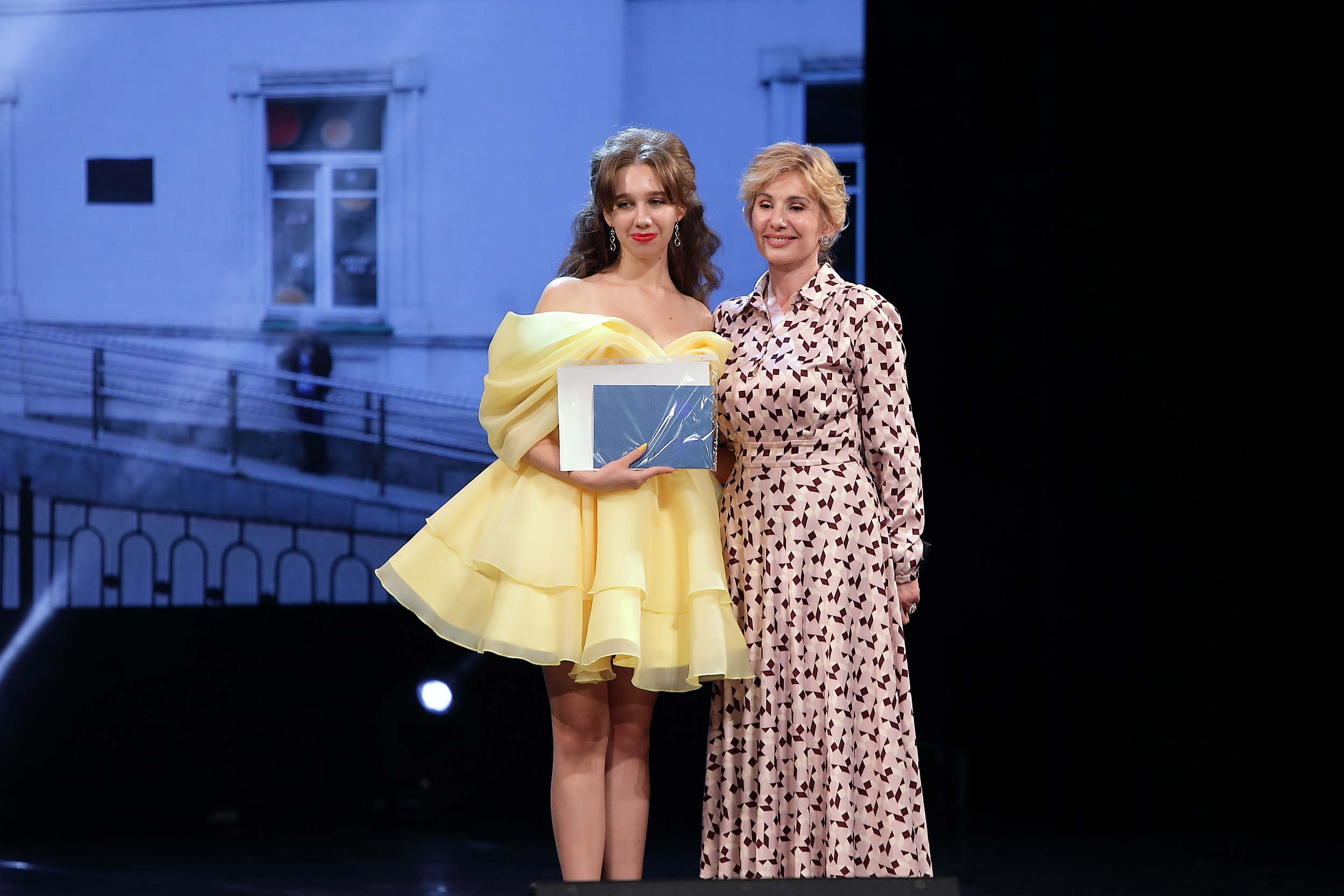 Выпускной Гимназия № 9 ДК УРАЛ. Свадебный и семейный фотограф и видеограф в Екатеринбурге Полянские Тимур и Анастасия