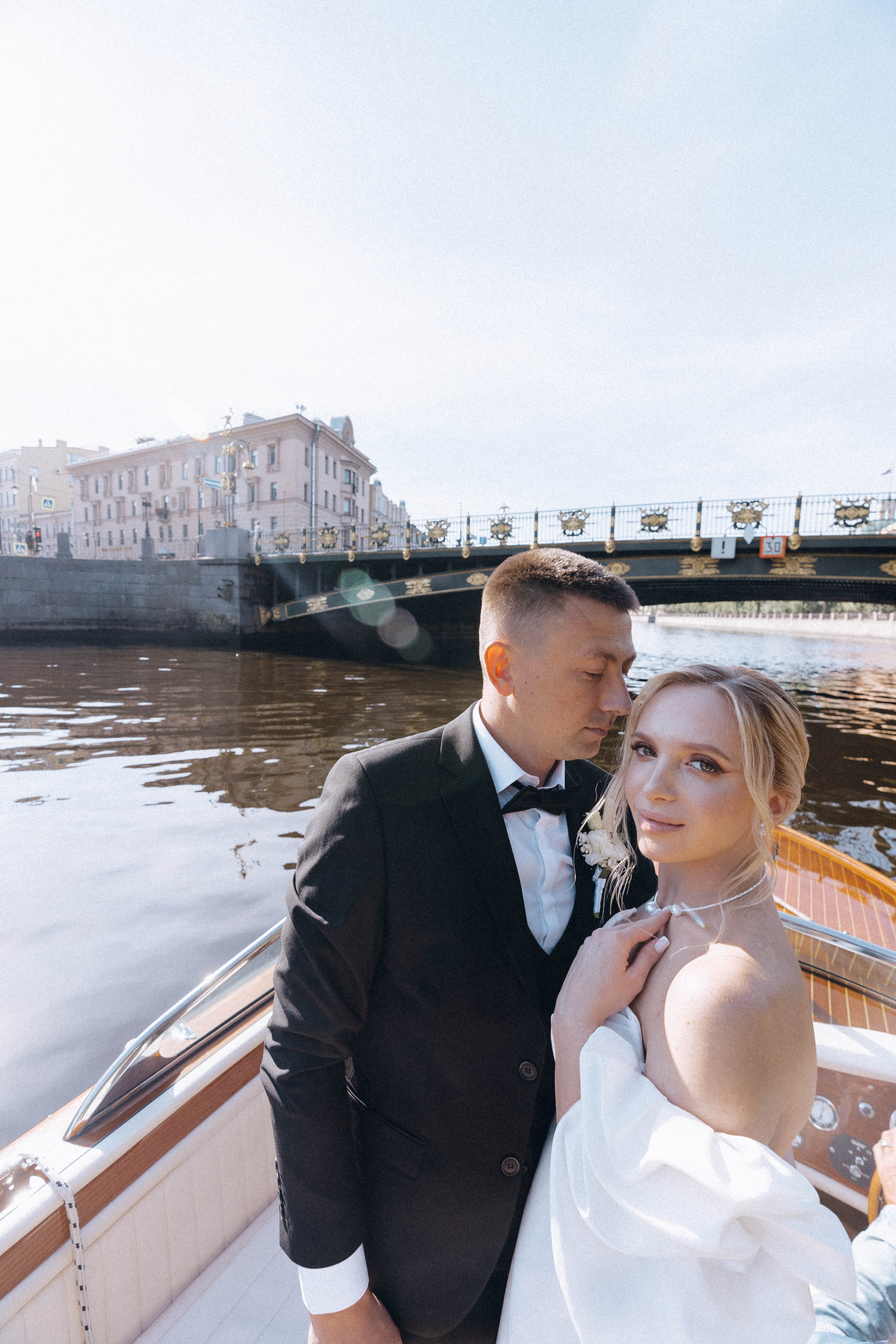 СВАДЕНБНАЯ СЬЕМКА НА КАТЕРЕ ПО КАНАЛАМ САНКТ-ПЕТЕРБУРГА И В АКВАТОРИИ НЕВЫ. Профессиональный фотограф, Санкт-Петербург — Виктория Богомолова