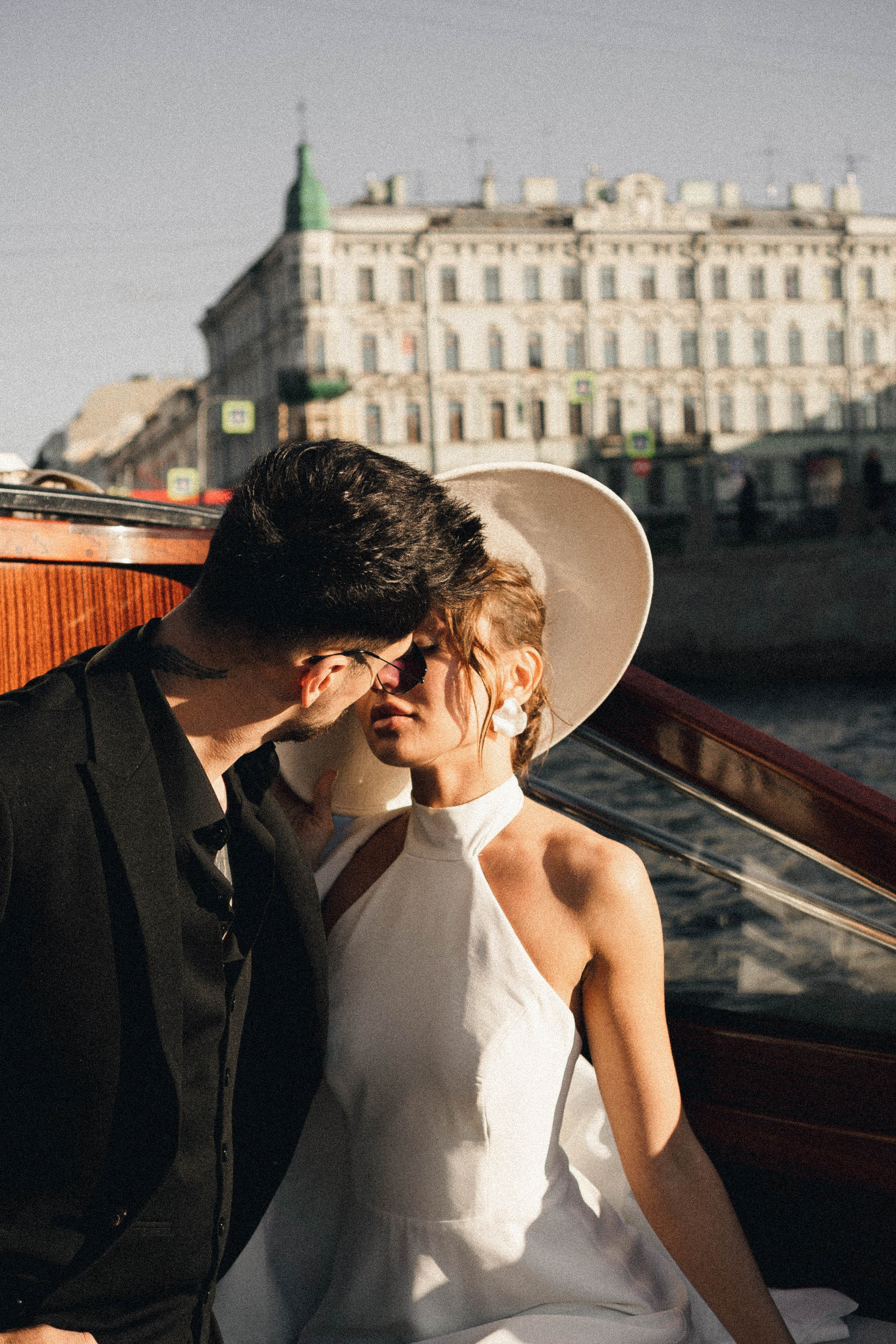 СВАДЕНБНАЯ СЬЕМКА НА КАТЕРЕ ПО КАНАЛАМ САНКТ-ПЕТЕРБУРГА И В АКВАТОРИИ НЕВЫ. Профессиональный фотограф, Санкт-Петербург — Виктория Богомолова