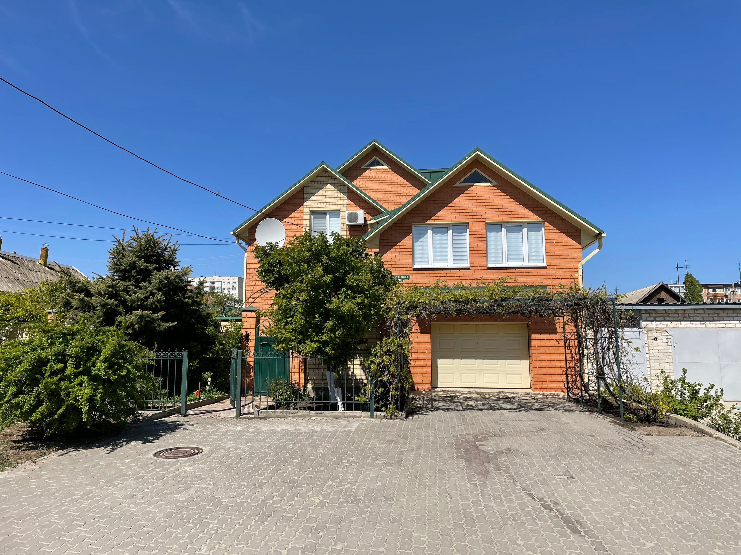 20 180 Дом из красного кирпича. ВИЗУАЛЬНЫЕ И ЗВУКОВЫЕ РЕШЕНИЯ ДЛЯ БИЗНЕСА И СЪЁМОК ТЕЛЕТЕЛА