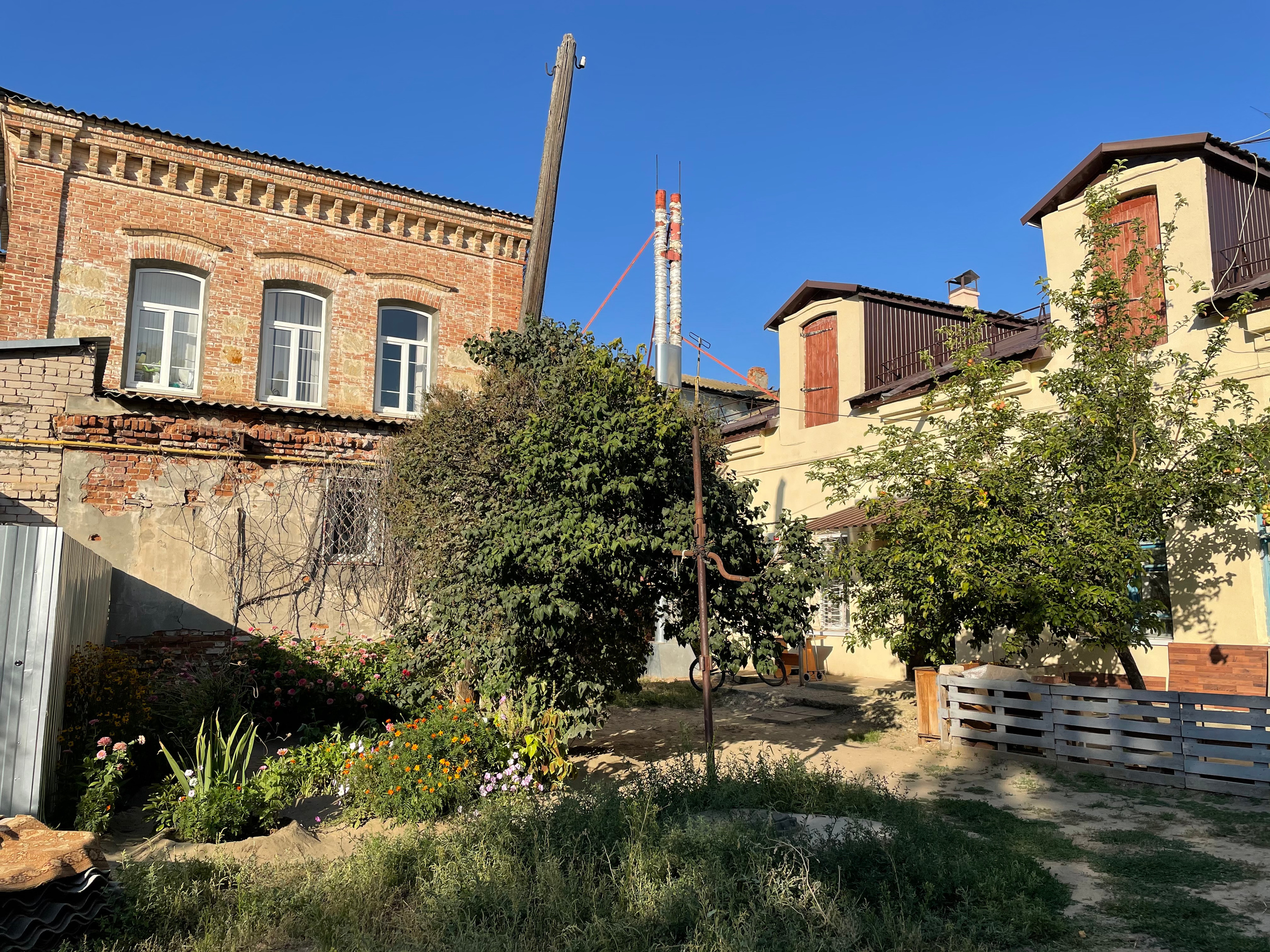 20 031 Старый двор. ВИЗУАЛЬНЫЕ И ЗВУКОВЫЕ РЕШЕНИЯ ДЛЯ БИЗНЕСА И СЪЁМОК ТЕЛЕТЕЛА