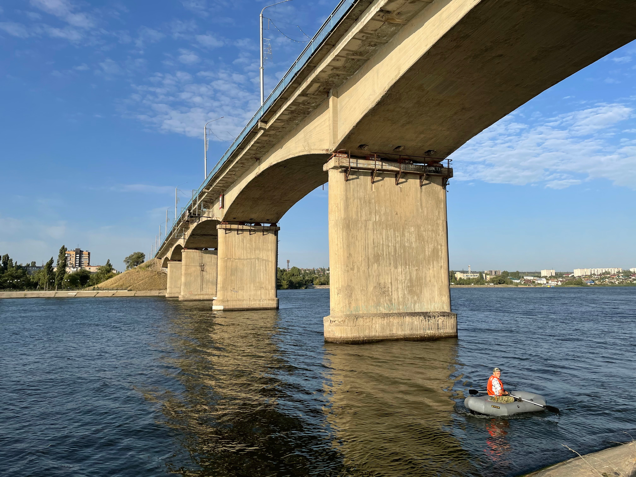 20 522 Мост и лодка. ВИЗУАЛЬНЫЕ И ЗВУКОВЫЕ РЕШЕНИЯ ДЛЯ БИЗНЕСА И СЪЁМОК ТЕЛЕТЕЛА