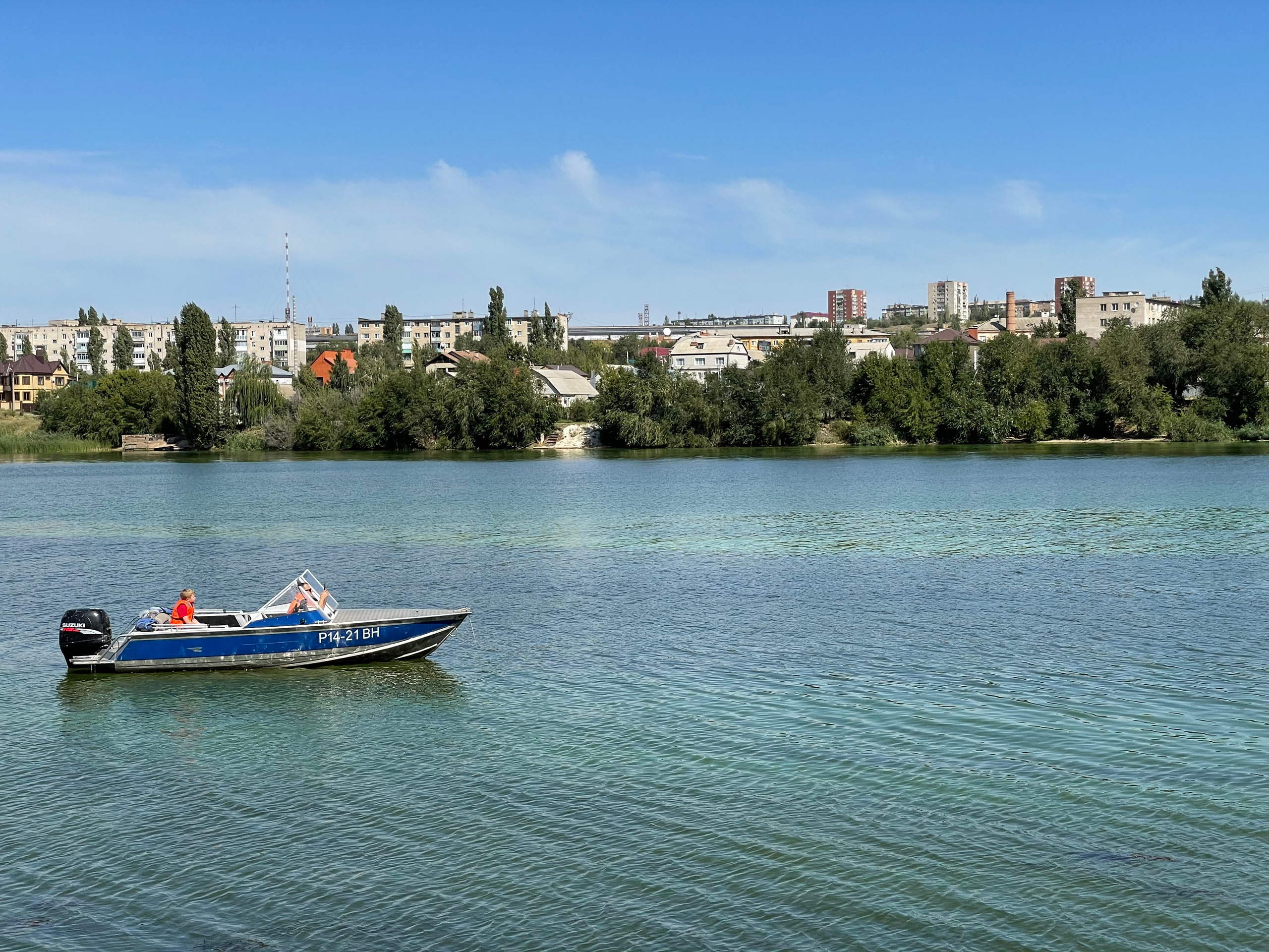 10 073 Берег, река, катер. ВИЗУАЛЬНЫЕ И ЗВУКОВЫЕ РЕШЕНИЯ ДЛЯ БИЗНЕСА И СЪЁМОК ТЕЛЕТЕЛА