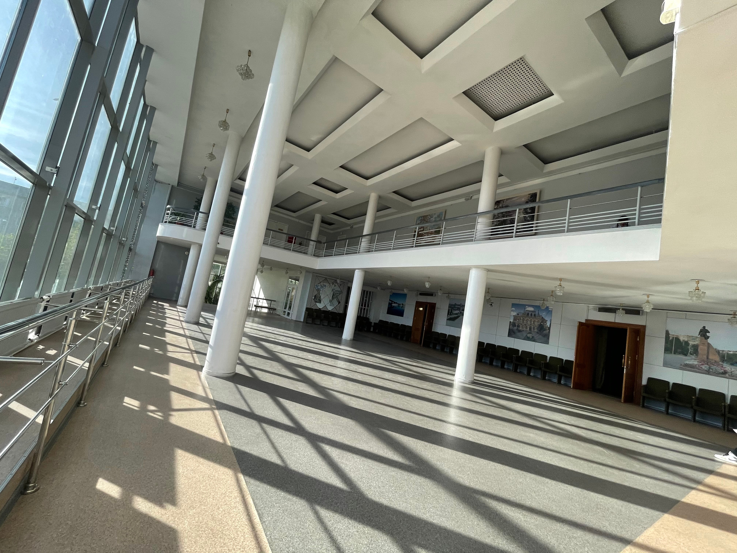 40 051 Зал с колоннами. ВИЗУАЛЬНЫЕ И ЗВУКОВЫЕ РЕШЕНИЯ ДЛЯ БИЗНЕСА И СЪЁМОК ТЕЛЕТЕЛА