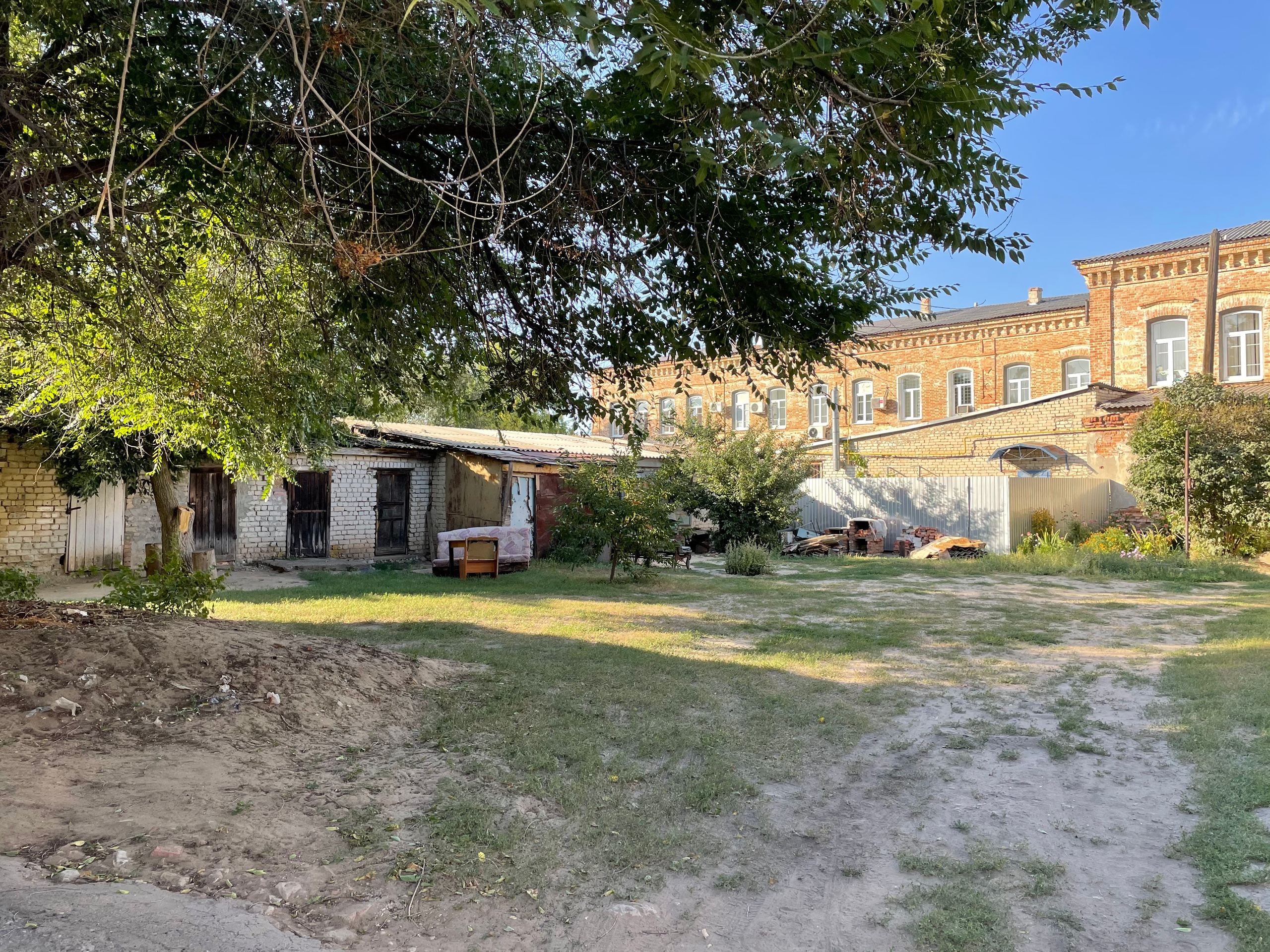 20 031 Старый двор. ВИЗУАЛЬНЫЕ И ЗВУКОВЫЕ РЕШЕНИЯ ДЛЯ БИЗНЕСА И СЪЁМОК ТЕЛЕТЕЛА