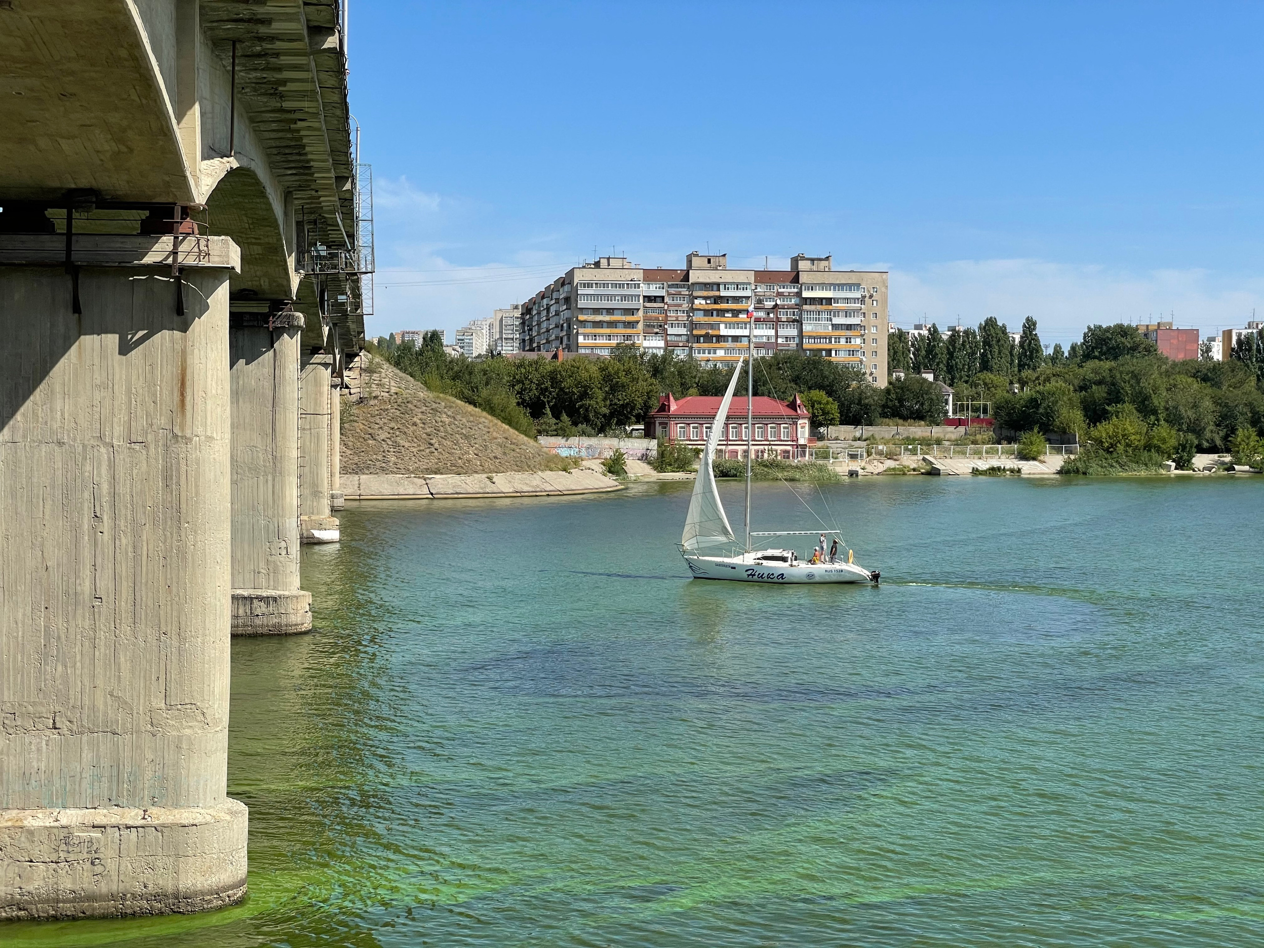 20 227 Мост, река, парусник. ВИЗУАЛЬНЫЕ И ЗВУКОВЫЕ РЕШЕНИЯ ДЛЯ БИЗНЕСА И СЪЁМОК ТЕЛЕТЕЛА