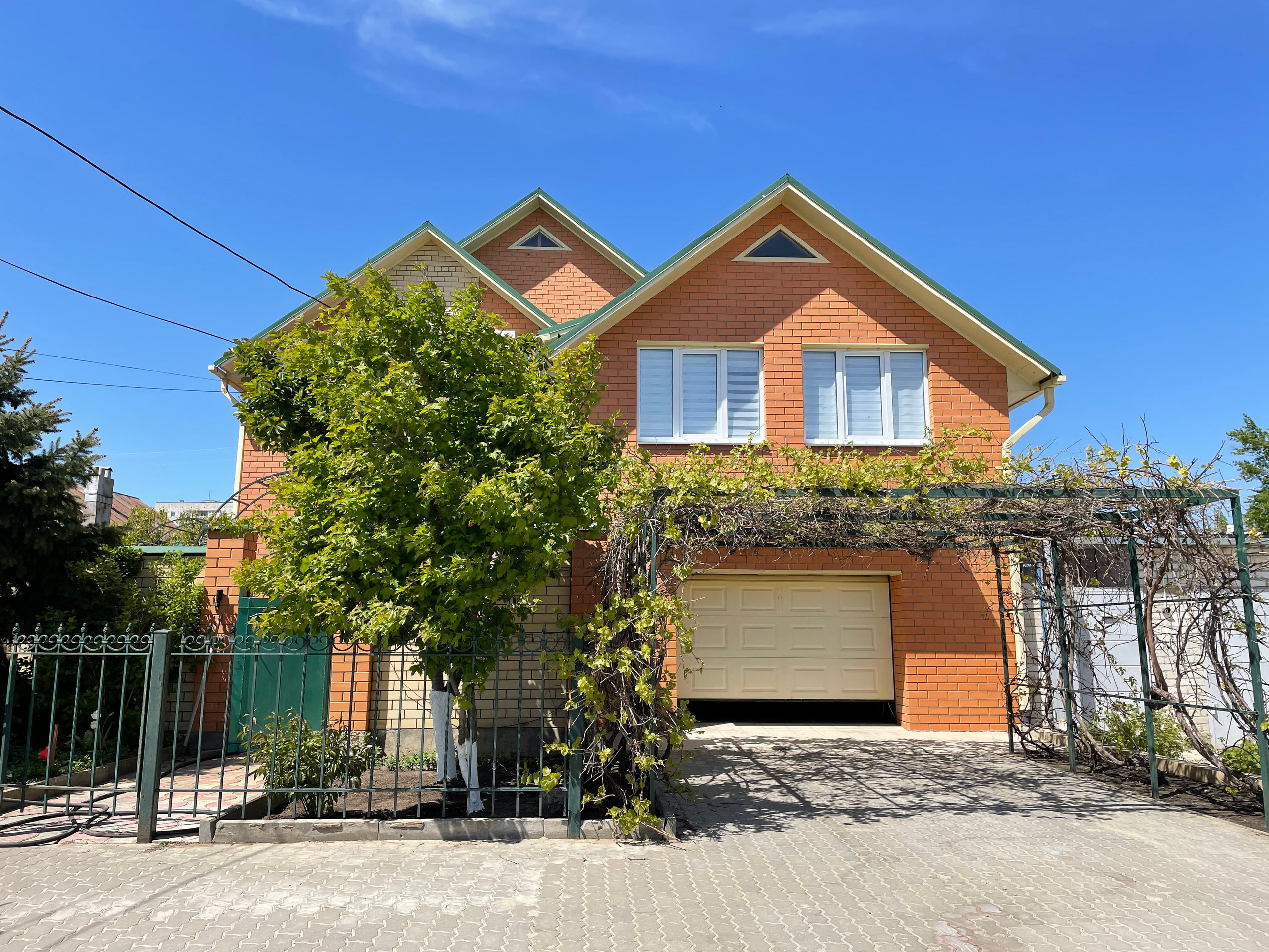 20 180 Дом из красного кирпича. ВИЗУАЛЬНЫЕ И ЗВУКОВЫЕ РЕШЕНИЯ ДЛЯ БИЗНЕСА И СЪЁМОК ТЕЛЕТЕЛА