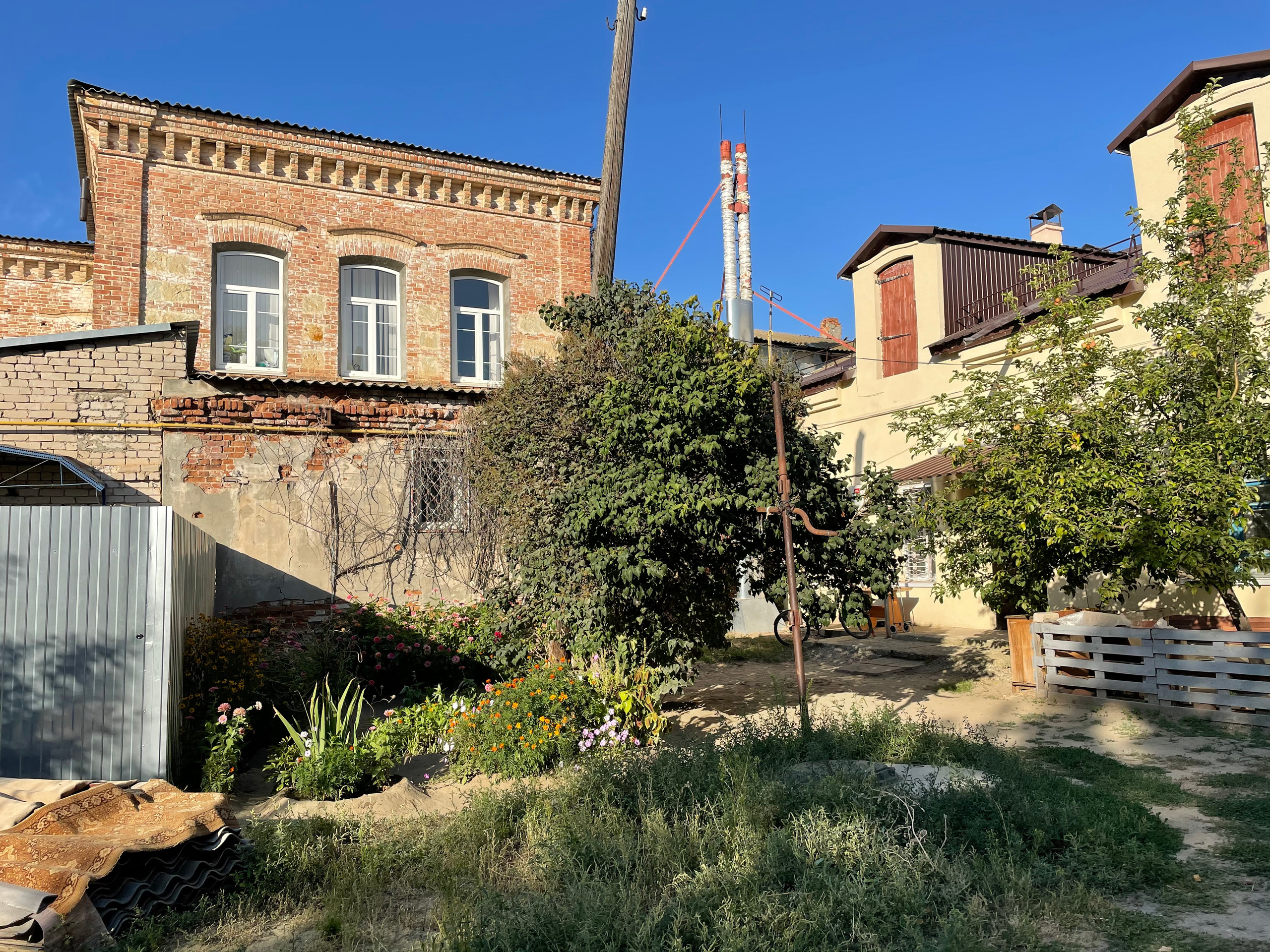 20 031 Старый двор. ВИЗУАЛЬНЫЕ И ЗВУКОВЫЕ РЕШЕНИЯ ДЛЯ БИЗНЕСА И СЪЁМОК ТЕЛЕТЕЛА