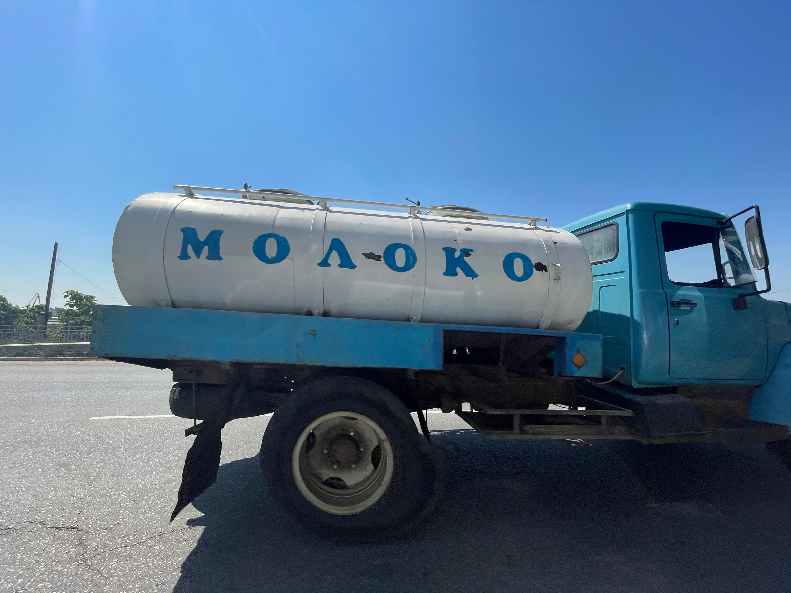 90 052 Автоцестерна Молоко. ВИЗУАЛЬНЫЕ И ЗВУКОВЫЕ РЕШЕНИЯ ДЛЯ БИЗНЕСА И СЪЁМОК ТЕЛЕТЕЛА