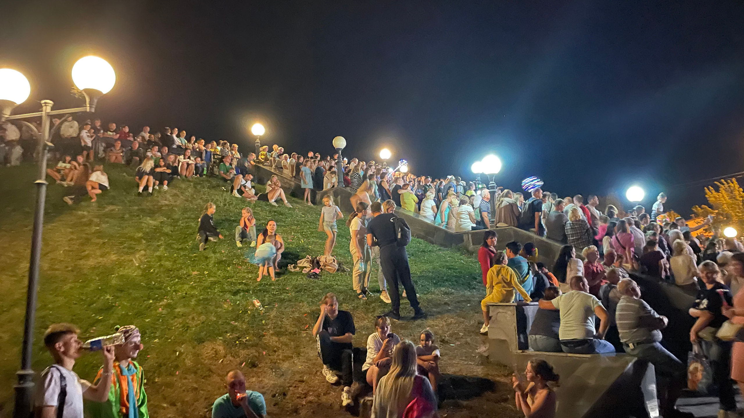 21 327 Набережная, праздник, сцена. ВИЗУАЛЬНЫЕ И ЗВУКОВЫЕ РЕШЕНИЯ ДЛЯ БИЗНЕСА И СЪЁМОК ТЕЛЕТЕЛА