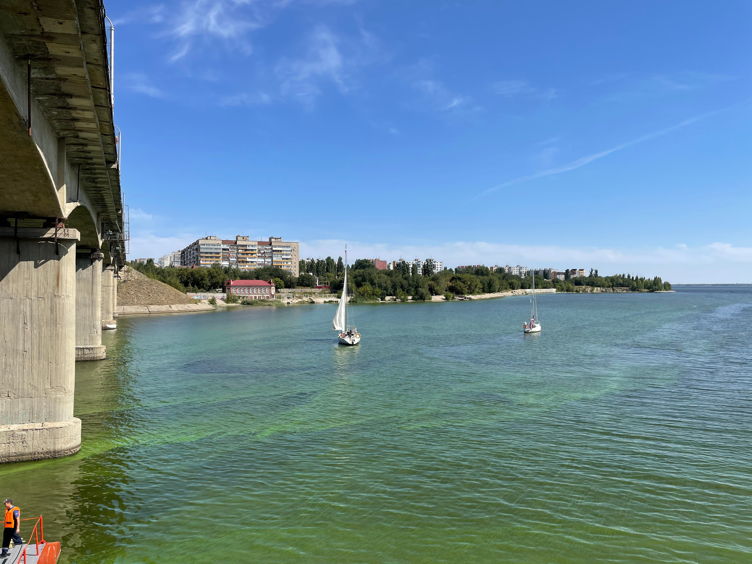 20 227 Мост, река, парусник. ВИЗУАЛЬНЫЕ И ЗВУКОВЫЕ РЕШЕНИЯ ДЛЯ БИЗНЕСА И СЪЁМОК ТЕЛЕТЕЛА