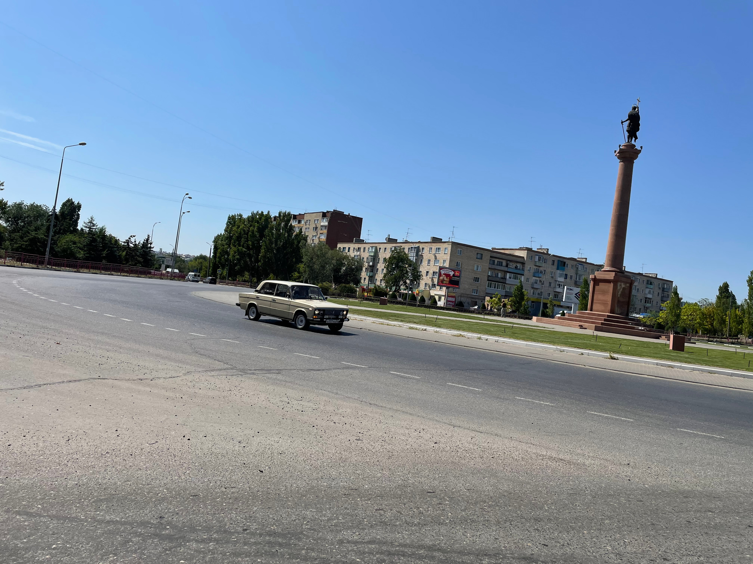 21 102 Памятник на колоне. ВИЗУАЛЬНЫЕ И ЗВУКОВЫЕ РЕШЕНИЯ ДЛЯ БИЗНЕСА И СЪЁМОК ТЕЛЕТЕЛА