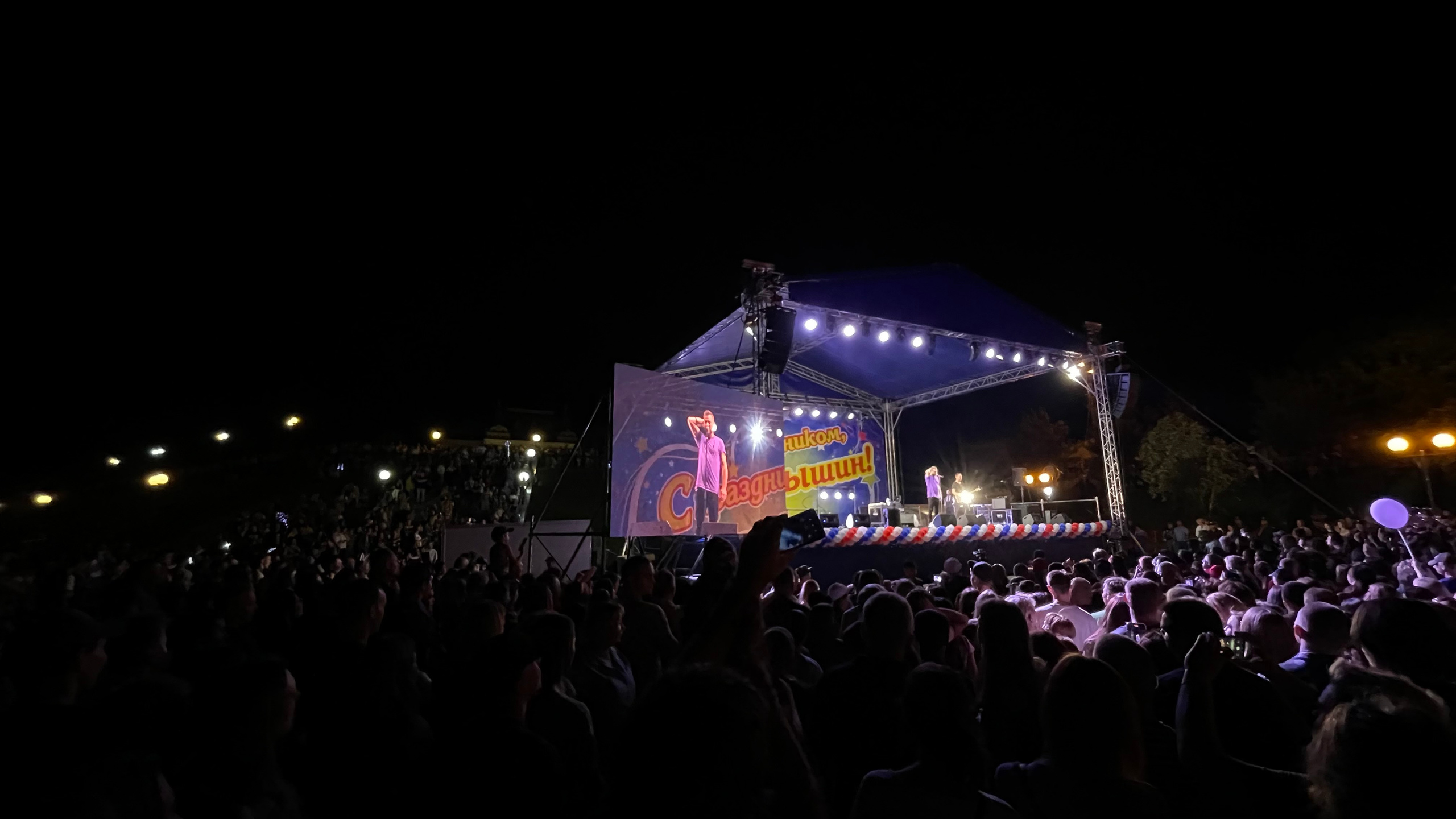 21 327 Набережная, праздник, сцена. ВИЗУАЛЬНЫЕ И ЗВУКОВЫЕ РЕШЕНИЯ ДЛЯ БИЗНЕСА И СЪЁМОК ТЕЛЕТЕЛА