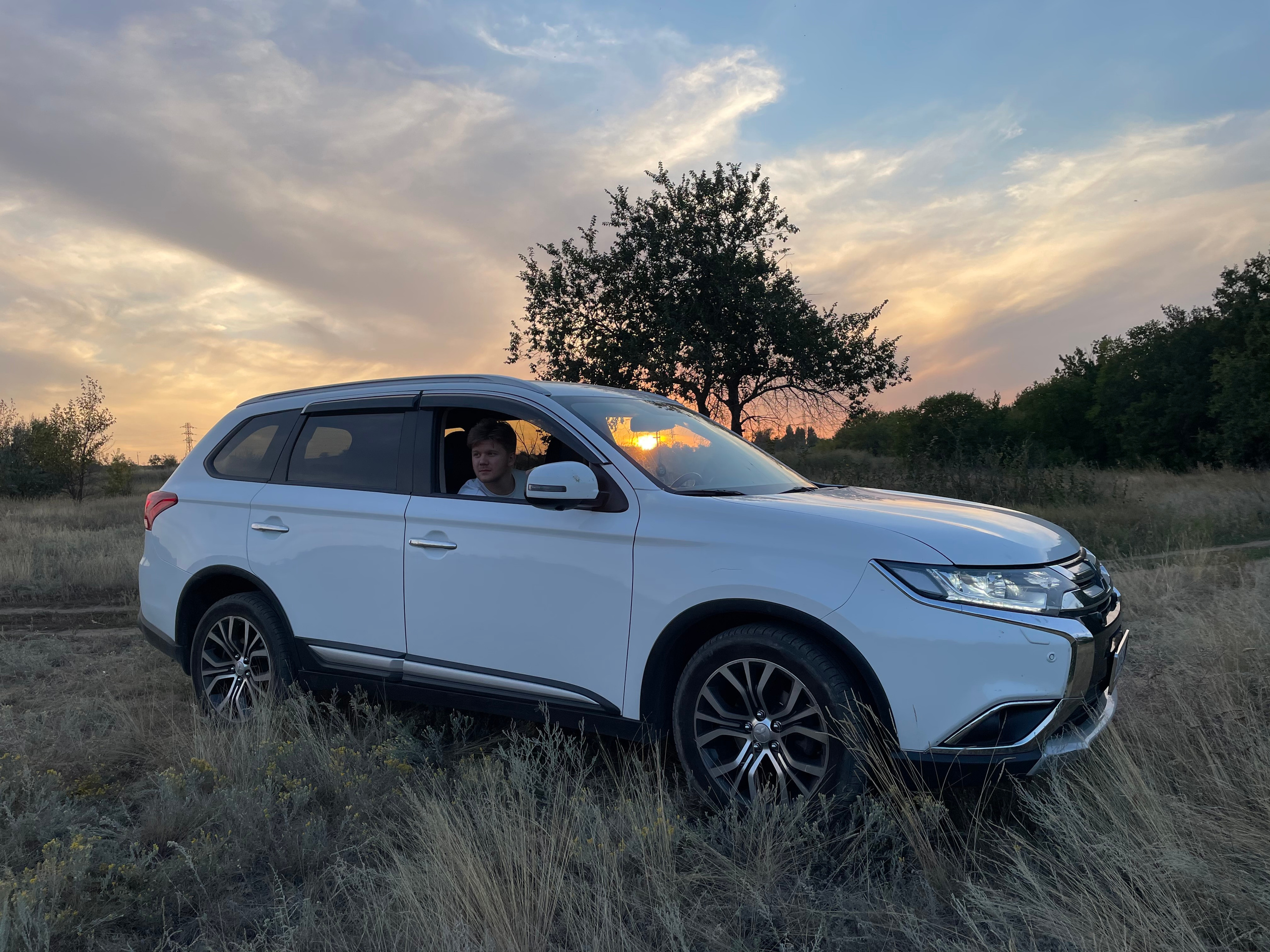 10 704 Степь, дерево, авто. ВИЗУАЛЬНЫЕ И ЗВУКОВЫЕ РЕШЕНИЯ ДЛЯ БИЗНЕСА И СЪЁМОК ТЕЛЕТЕЛА
