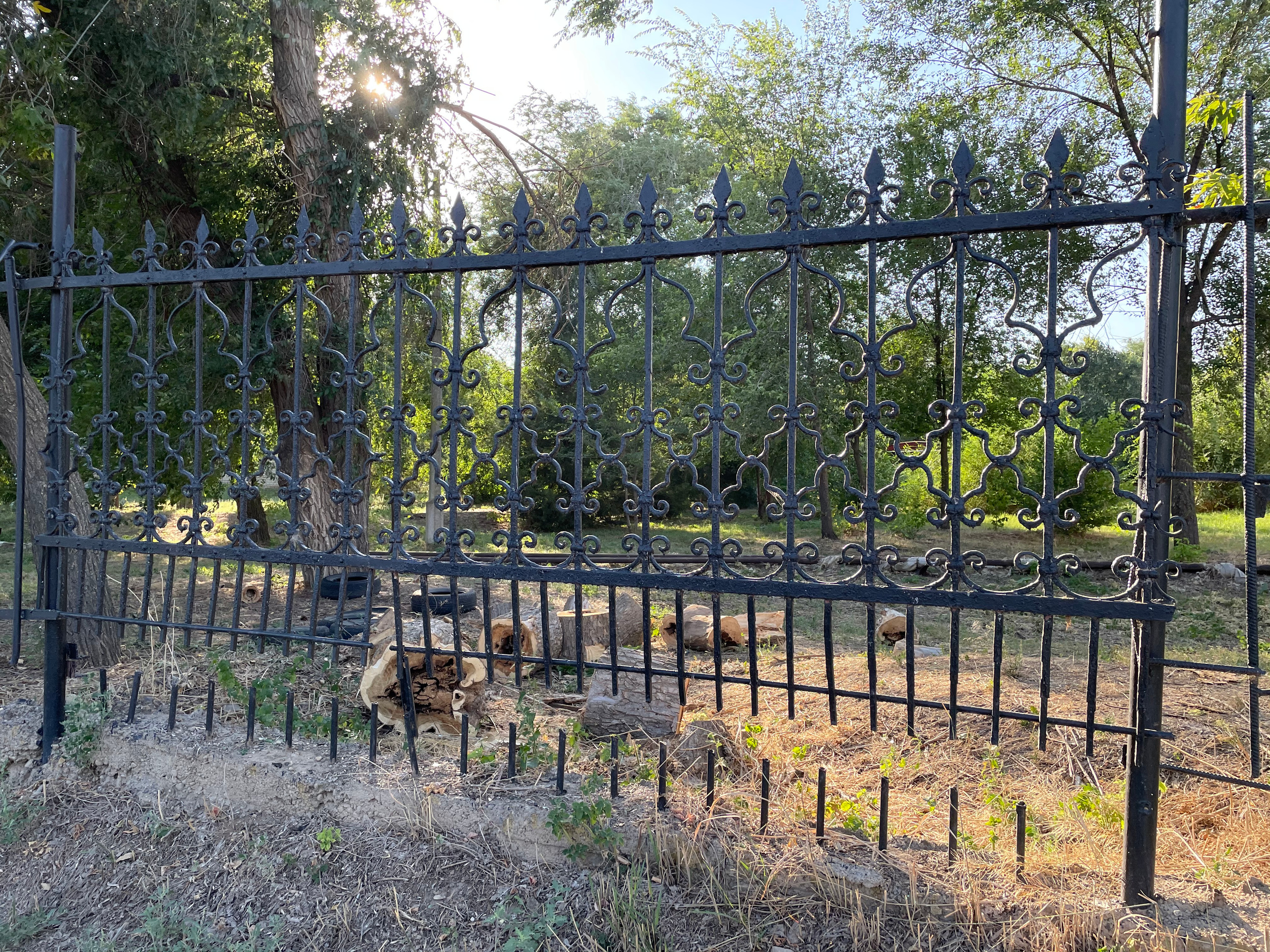 200 028 Кованый забор. ВИЗУАЛЬНЫЕ И ЗВУКОВЫЕ РЕШЕНИЯ ДЛЯ БИЗНЕСА И СЪЁМОК ТЕЛЕТЕЛА