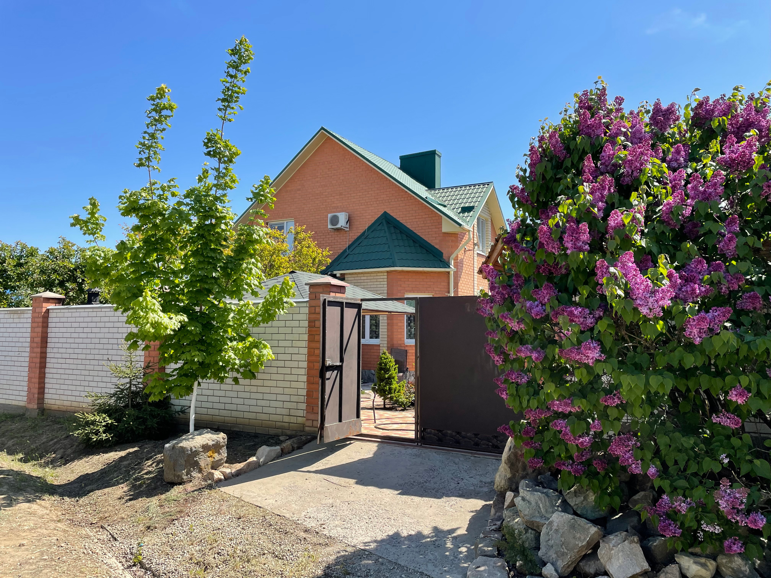 20 180 Дом из красного кирпича. ВИЗУАЛЬНЫЕ И ЗВУКОВЫЕ РЕШЕНИЯ ДЛЯ БИЗНЕСА И СЪЁМОК ТЕЛЕТЕЛА