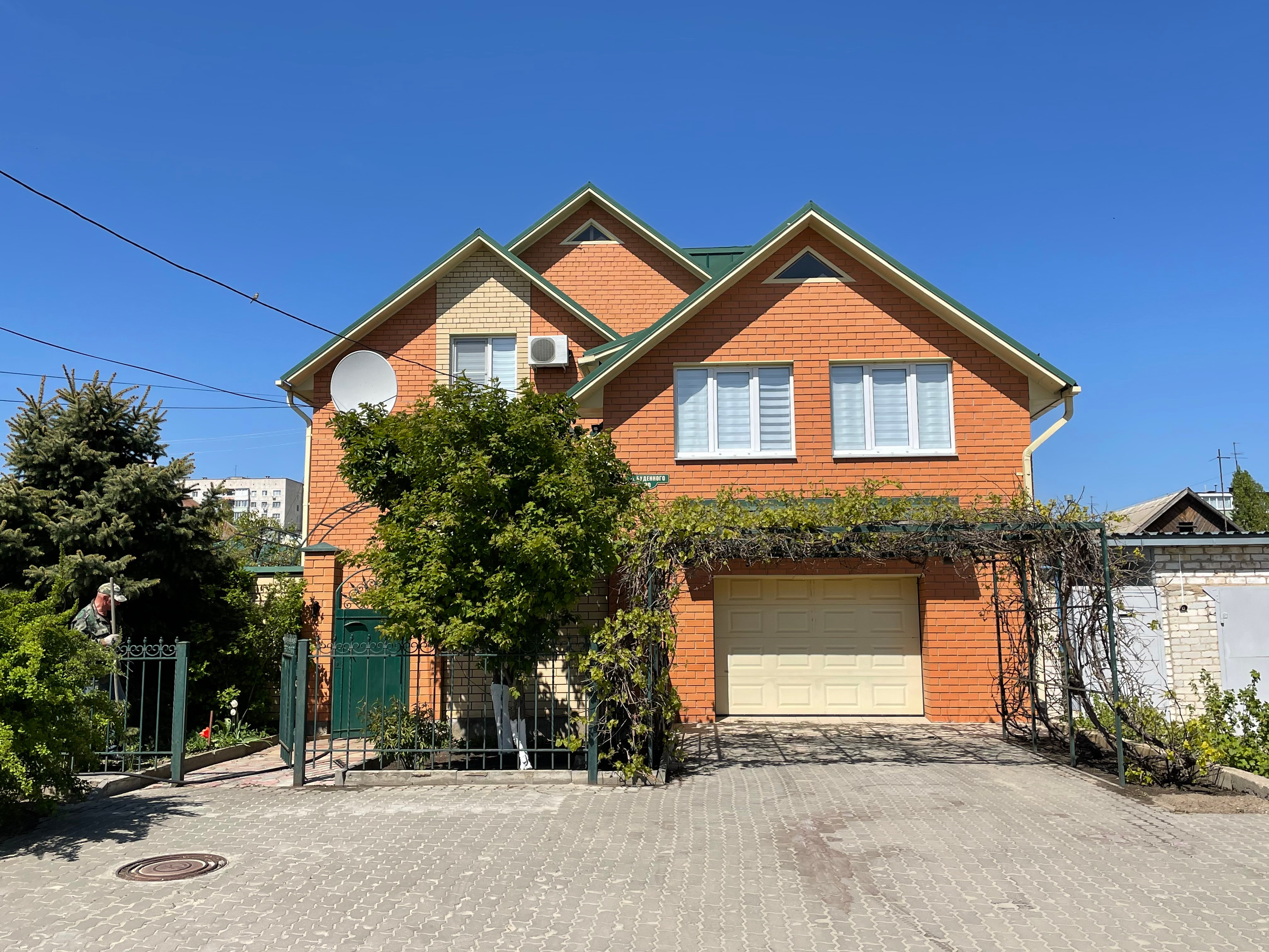 20 180 Дом из красного кирпича. ВИЗУАЛЬНЫЕ И ЗВУКОВЫЕ РЕШЕНИЯ ДЛЯ БИЗНЕСА И СЪЁМОК ТЕЛЕТЕЛА