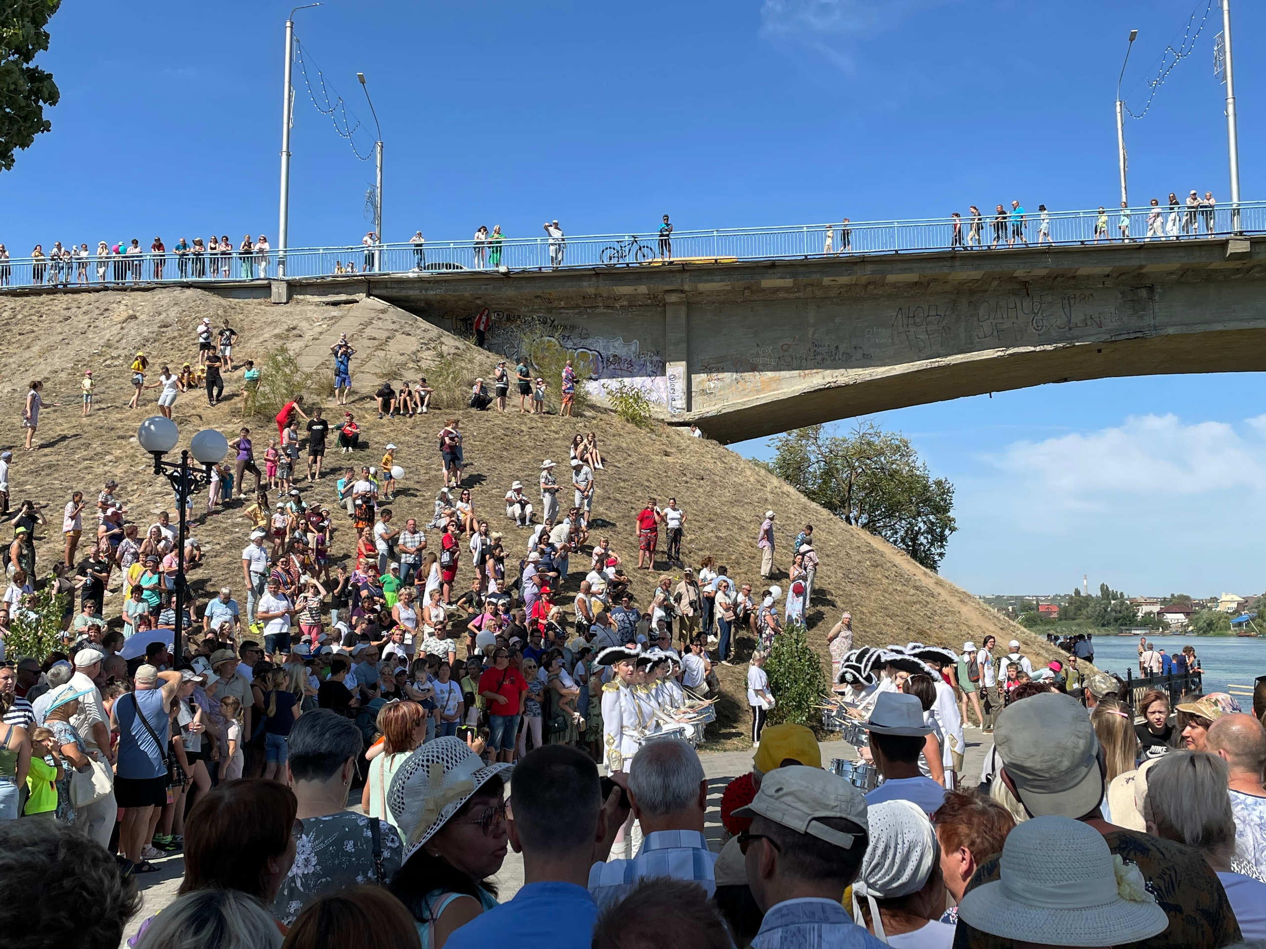 21 317 Набережная, праздник. ВИЗУАЛЬНЫЕ И ЗВУКОВЫЕ РЕШЕНИЯ ДЛЯ БИЗНЕСА И СЪЁМОК ТЕЛЕТЕЛА