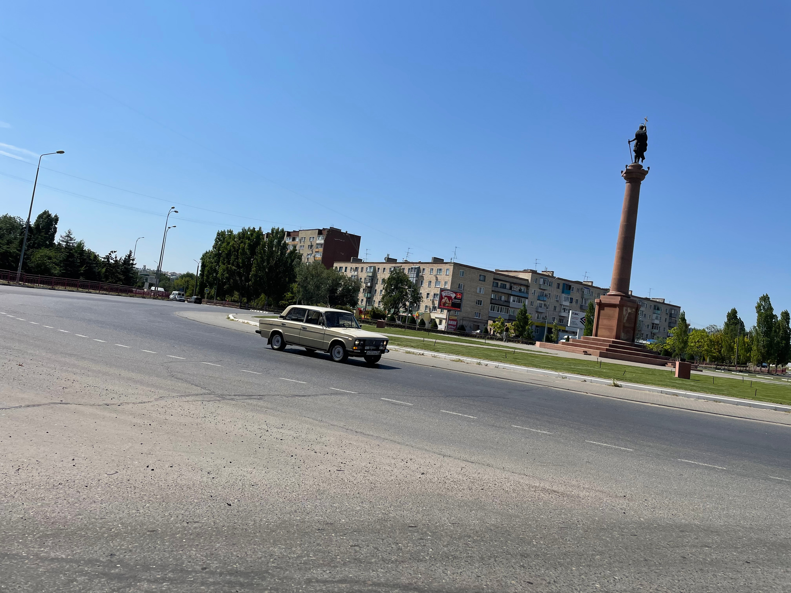 21 102 Памятник на колоне. ВИЗУАЛЬНЫЕ И ЗВУКОВЫЕ РЕШЕНИЯ ДЛЯ БИЗНЕСА И СЪЁМОК ТЕЛЕТЕЛА