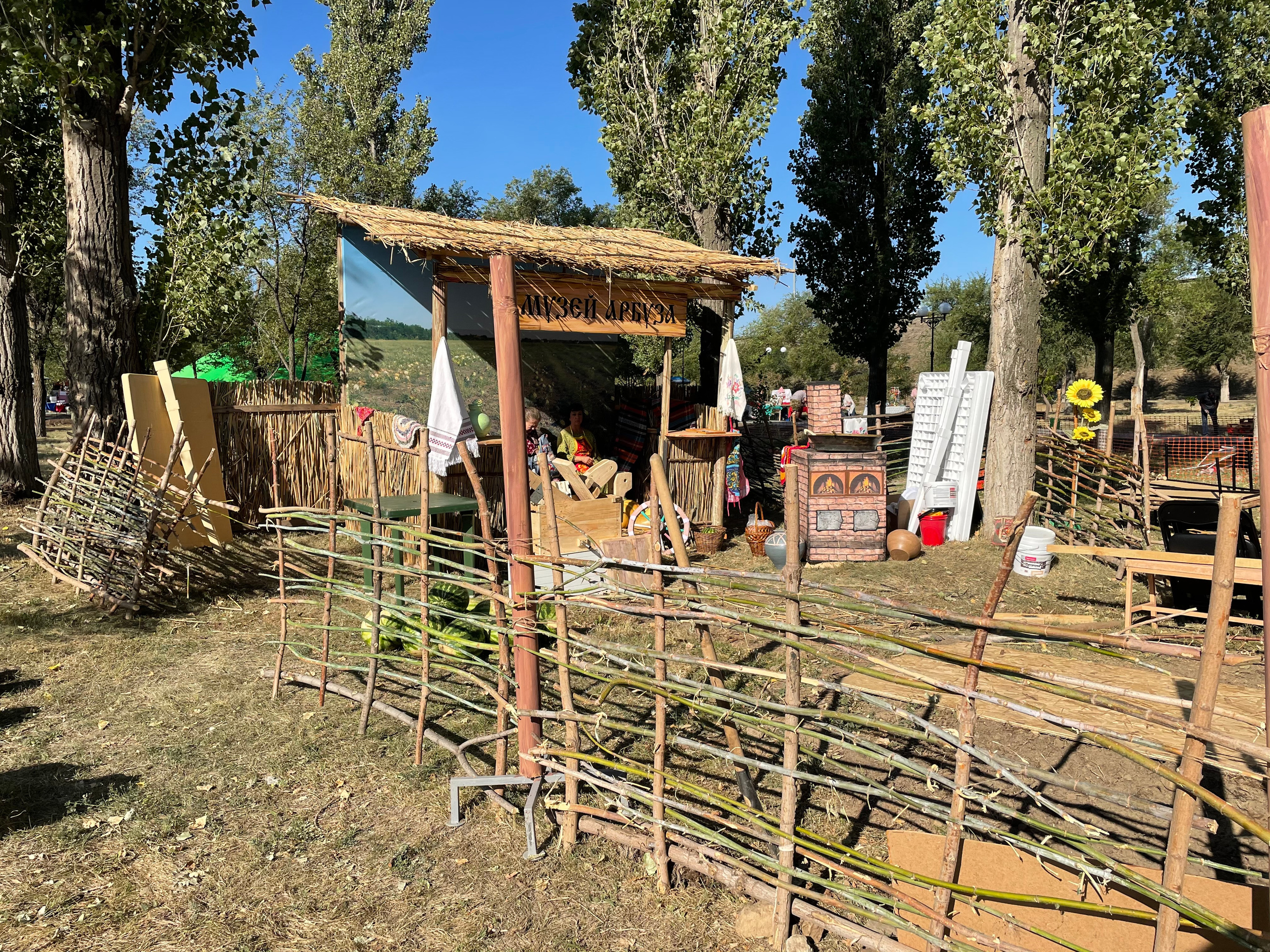 203 430 Декорация «Деревня». ВИЗУАЛЬНЫЕ И ЗВУКОВЫЕ РЕШЕНИЯ ДЛЯ БИЗНЕСА И СЪЁМОК ТЕЛЕТЕЛА