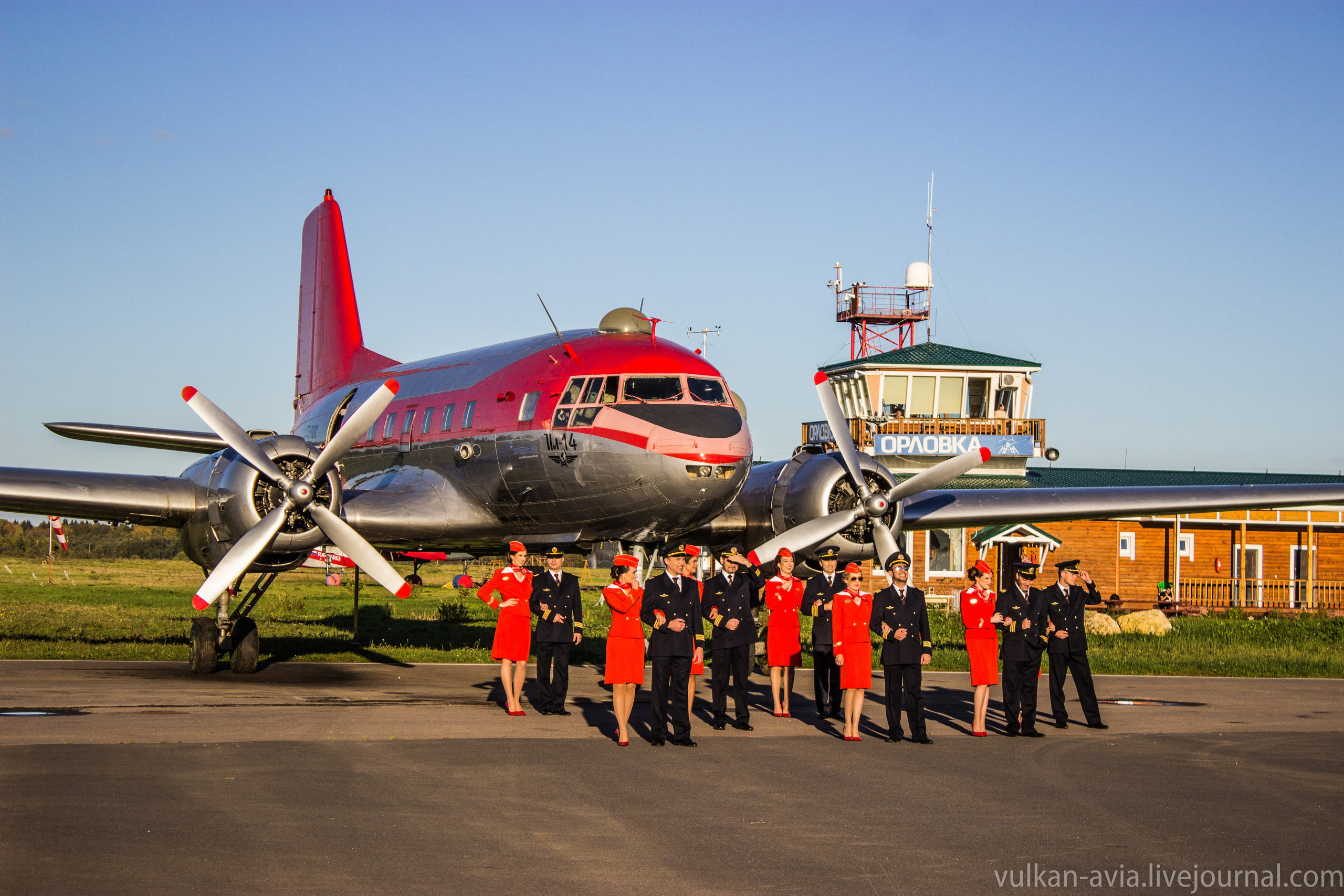 Ил-14Т «Пингвин» в съёмках клипа группы «Сопрано» (2015 г.). Авиационная техника для кино, рекламы и фотосессий