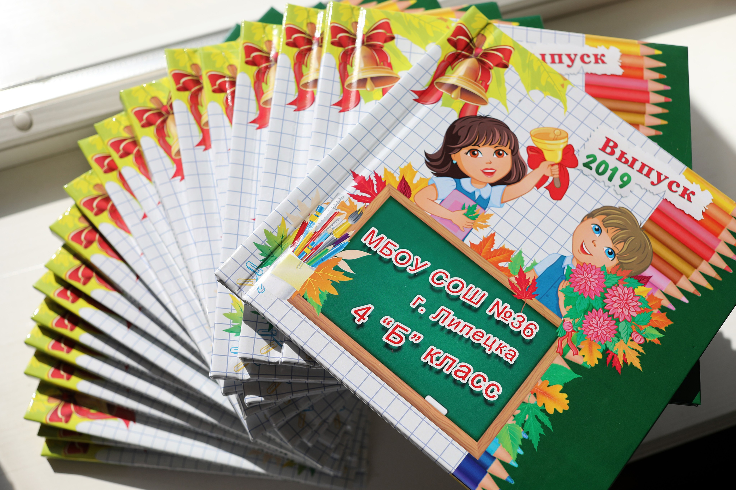 Готовые выпускные альбомы. Medlori fotobook Выпускные альбомы в Липецке Лариса Медведева