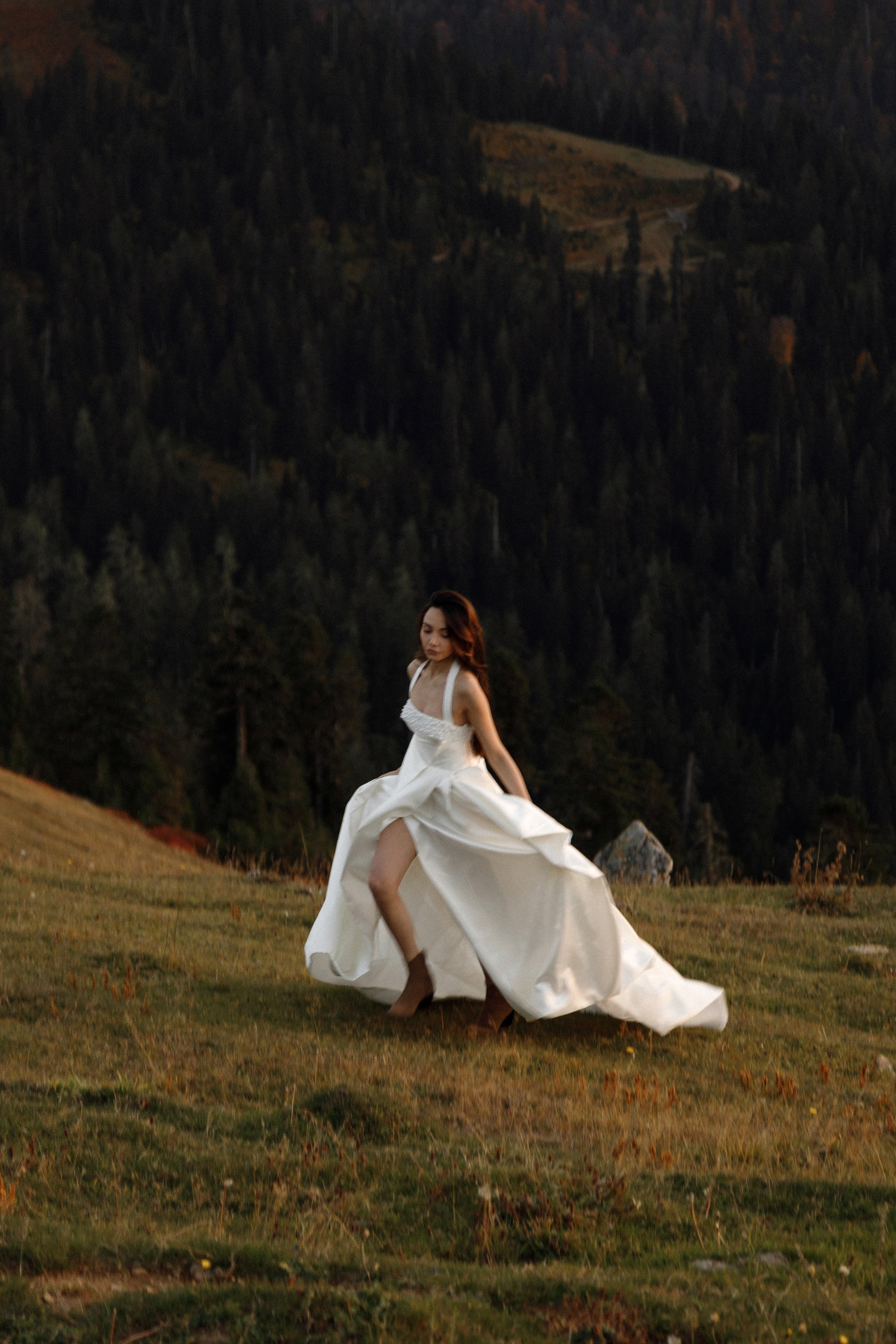 Свадьба в горах на закате