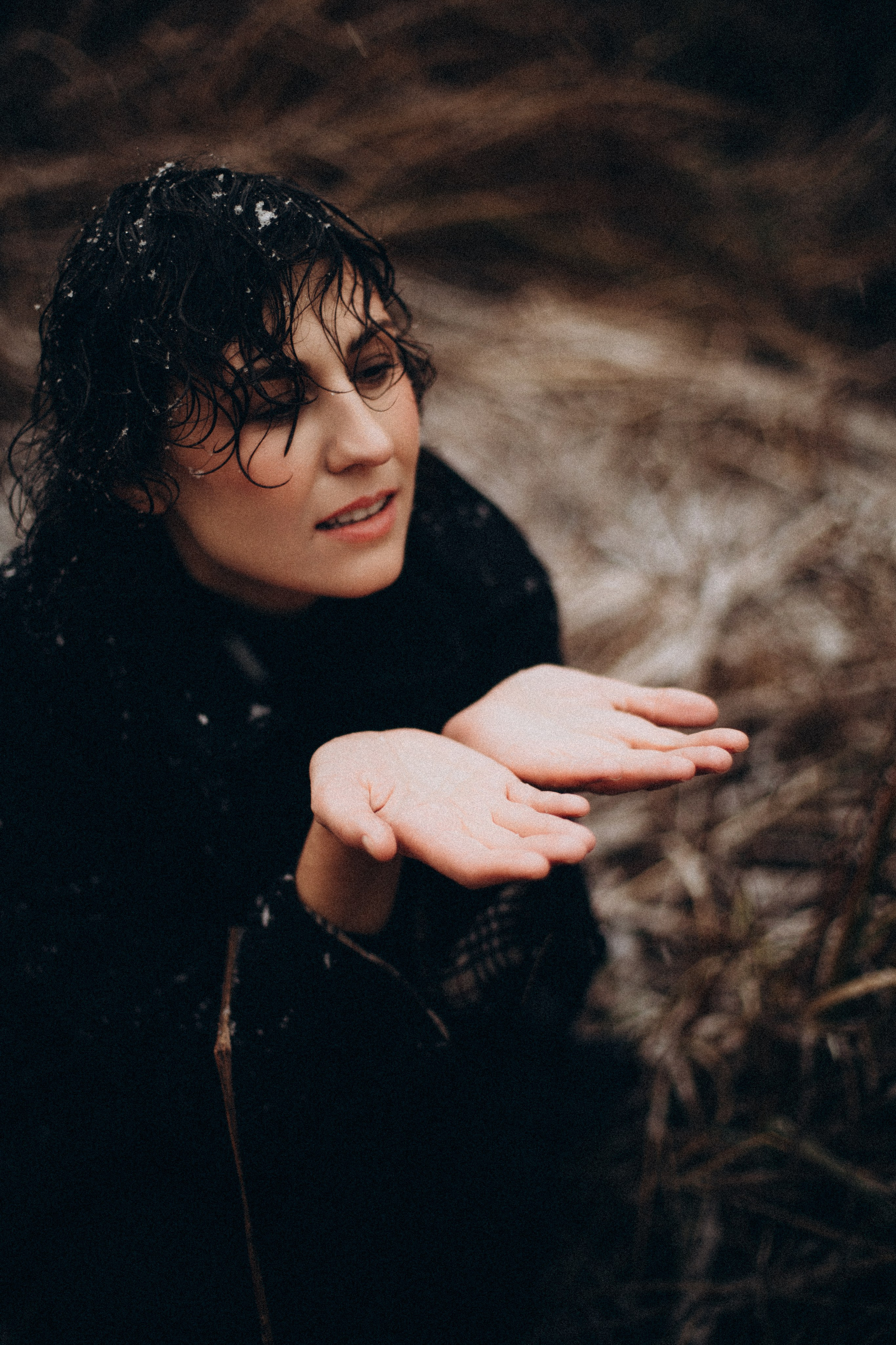 Женская фотосъёмка: индивидуальный подход, профессиональный свет, внимание к деталям. Красивые портреты, нежные эмоции, уверенность в кадре. Фотограф в Краснодаре, студийные и уличные фотосессии, ретушь снимков.