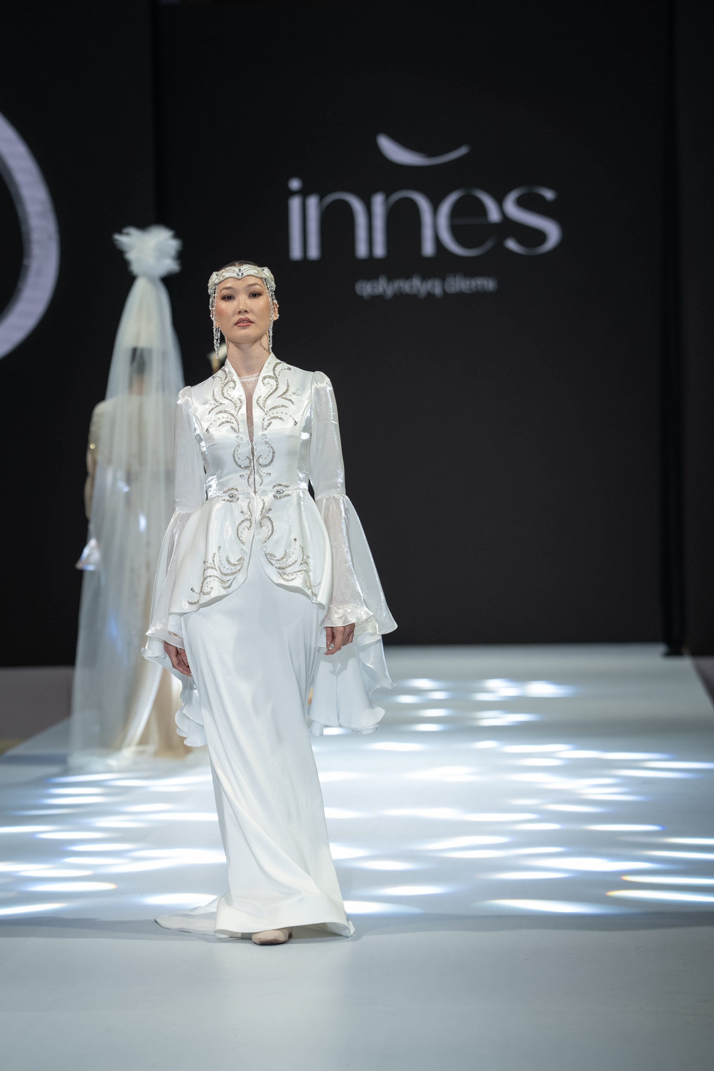 EURASIAN FASHION WEEK Innes. Сайт Алматинского НЮ АРТ, будуар и фэшн фотографа Дениса Карпенко