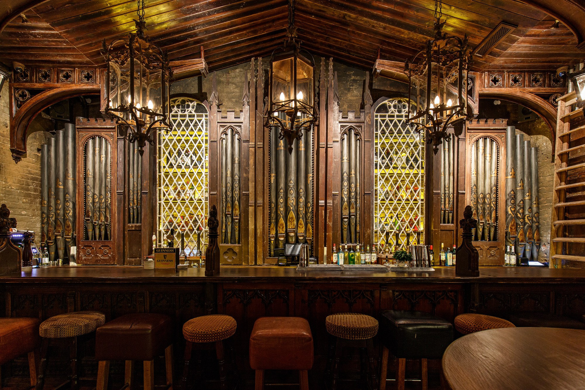 Black Swan. Photographer Ksenia Kolesnikova. Interior, Product, and Portrait Photography in Moscow