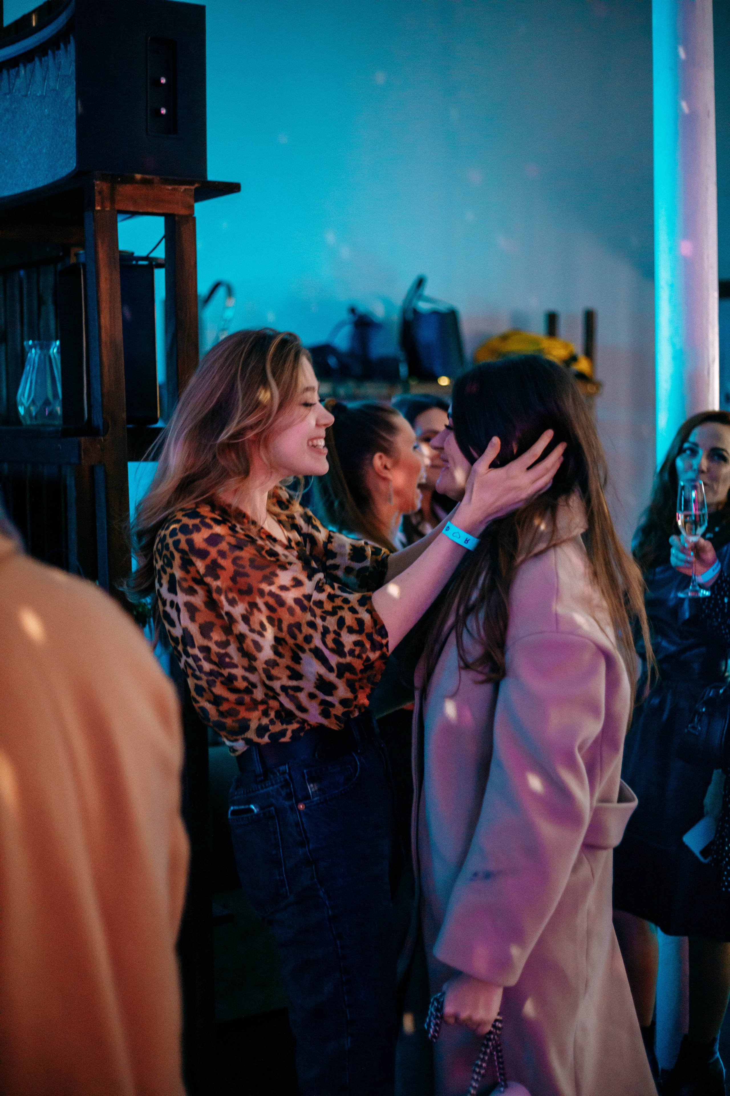 ЮНОСТЬ ВСЁ ПРОСТИТ