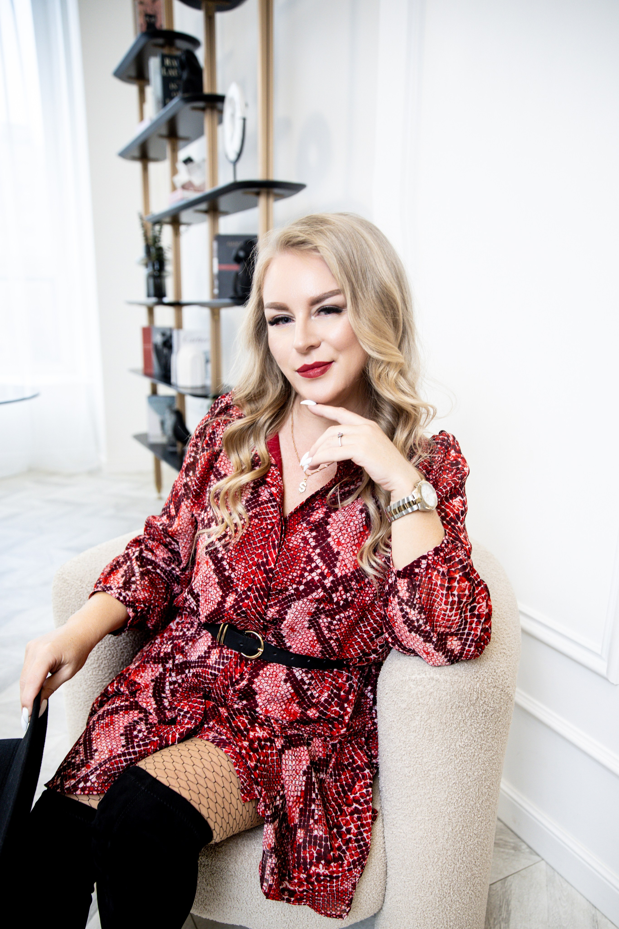 Деловая съемка для предпринимателя. Контент фотограф для экспертов в соцсетях Алена Собора Москва