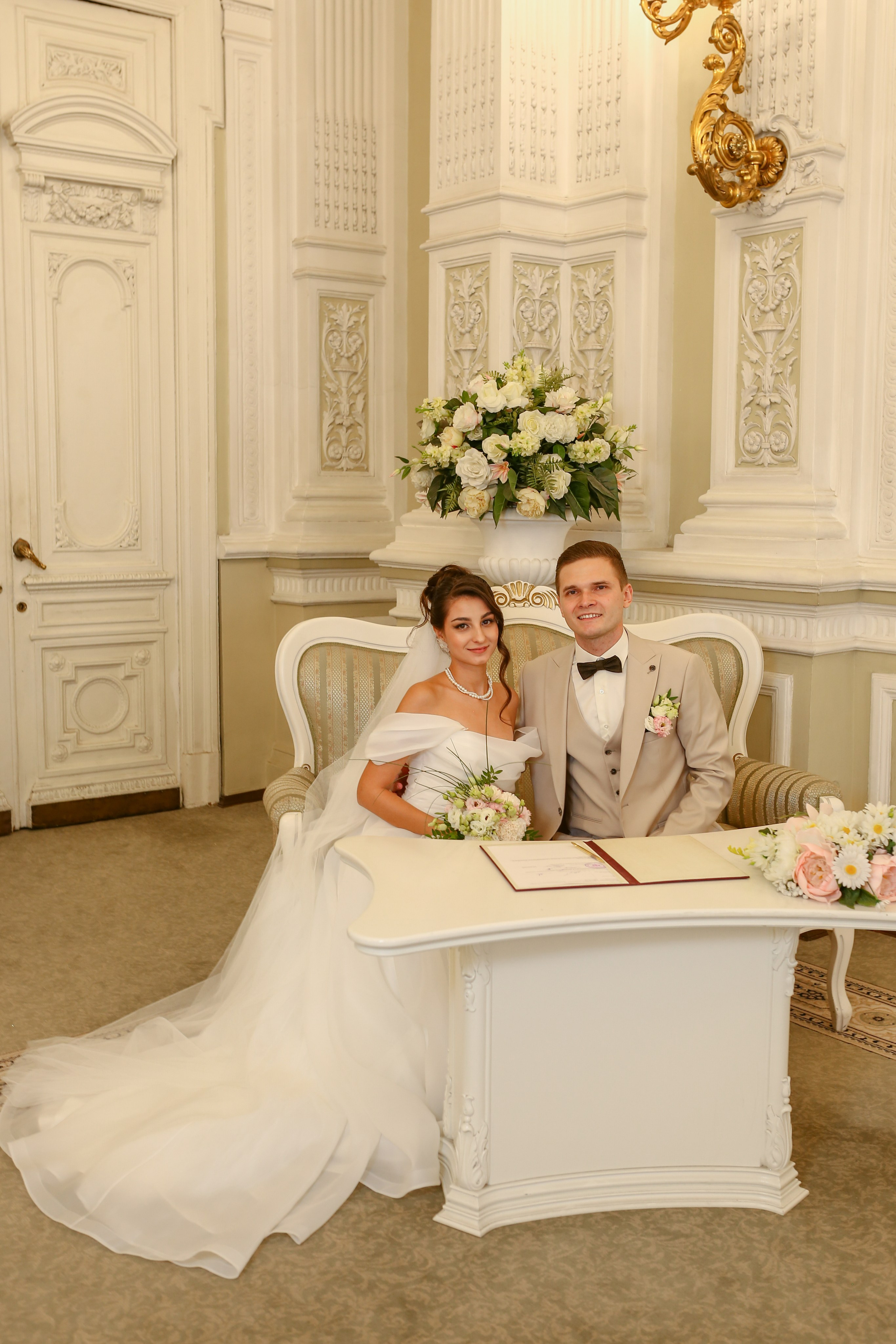 Классические кадры, во Дворце бракосочетания. Свадебный и Репортажный фотограф в Санкт-Петербурге
