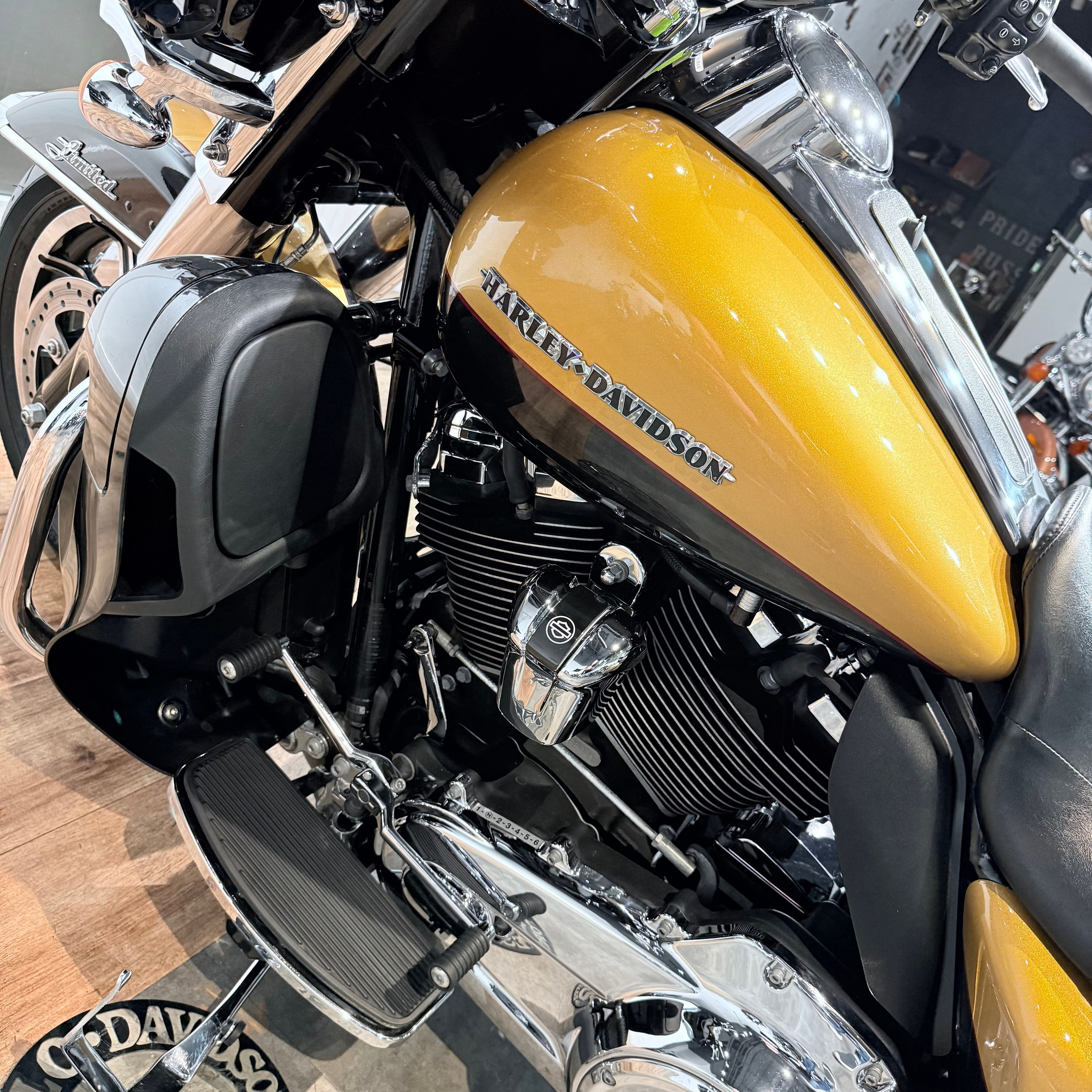 2017 Elеctra Glide Ultra Limited 107 Вlасk Hills Gold. Hello Davidson, Москва. Только хорошие мотоциклы…