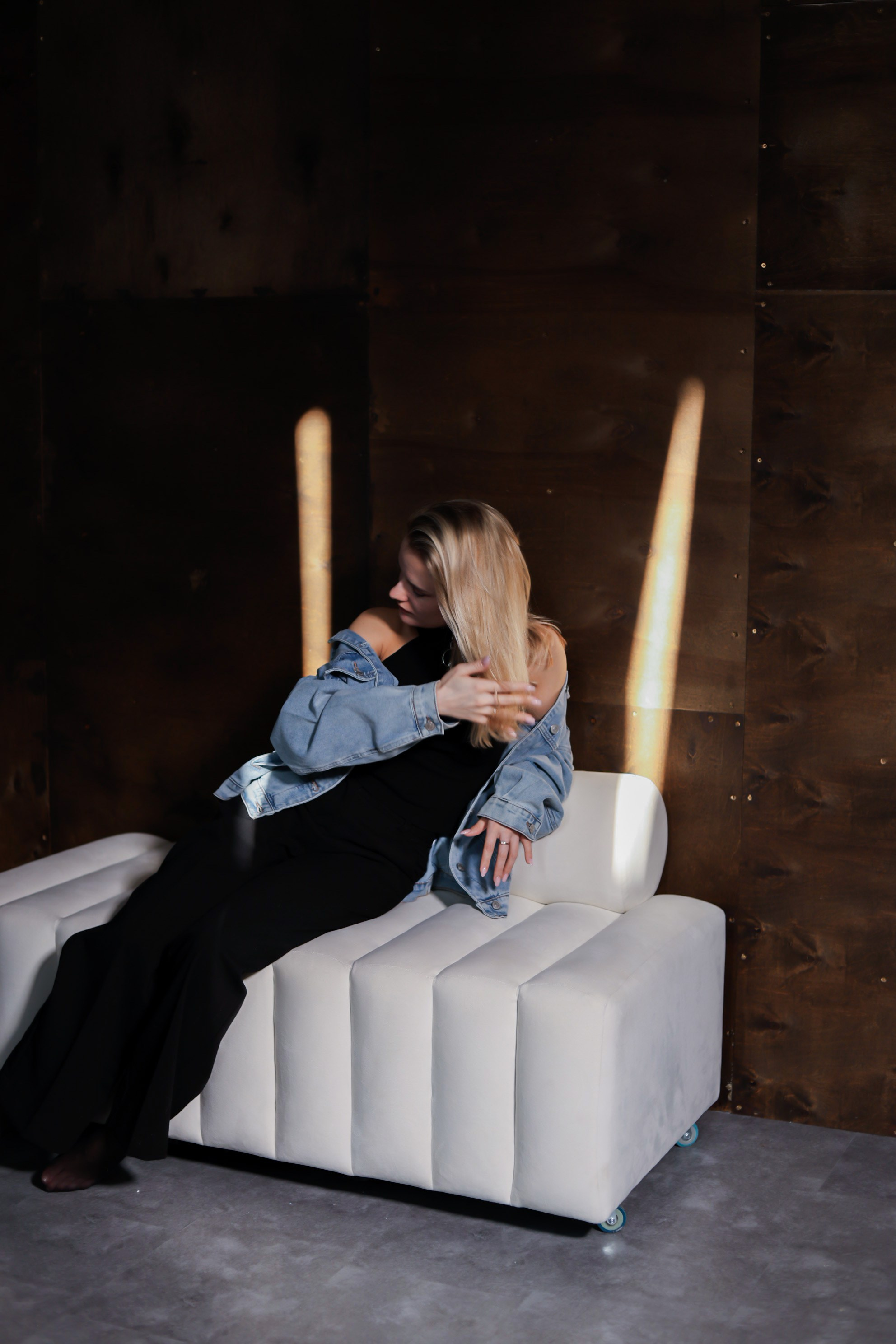 Фотосессия в студии Валерия. Женский фотограф в Орске Новотроицке Динара Долганова