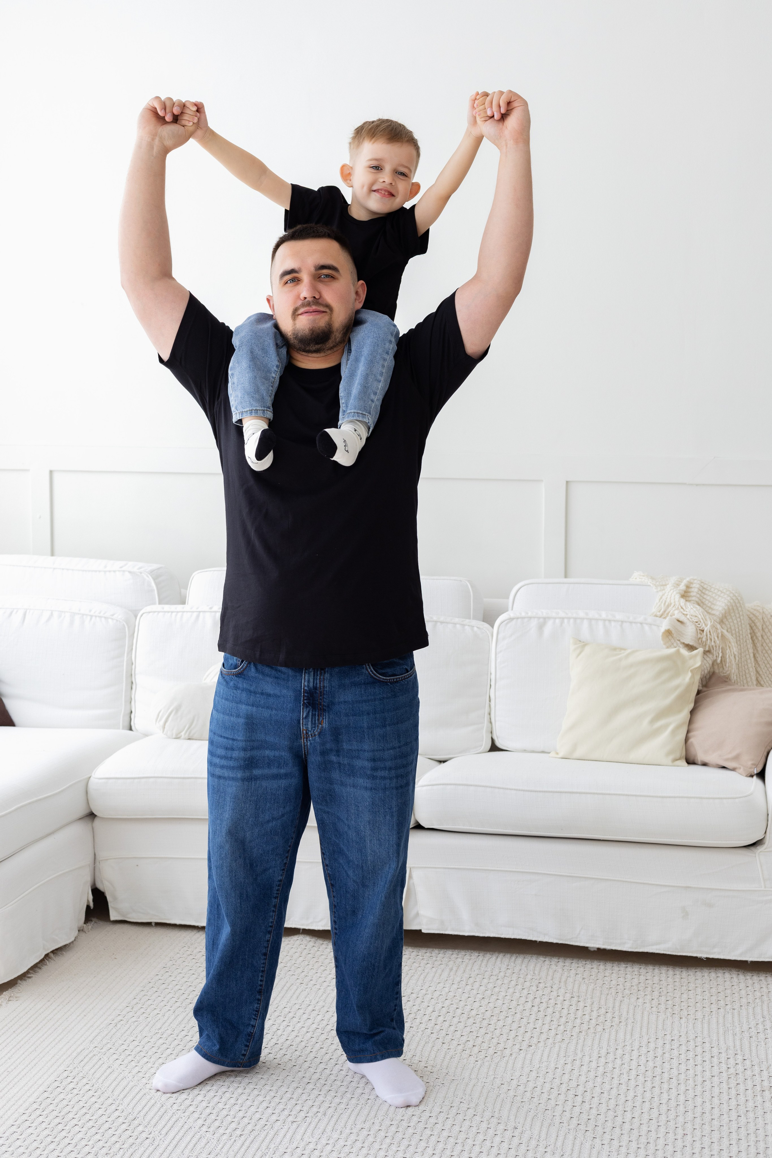 Семейная фотосессия в студии (Михаил, Крестина и Макар). Женский фотограф в Орске Новотроицке Динара Долганова