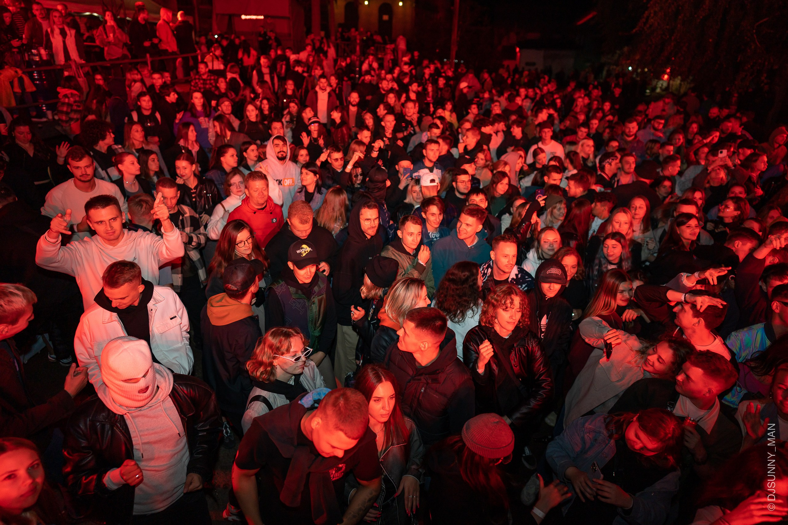 Metro Gorkovskaya. Sunnyman