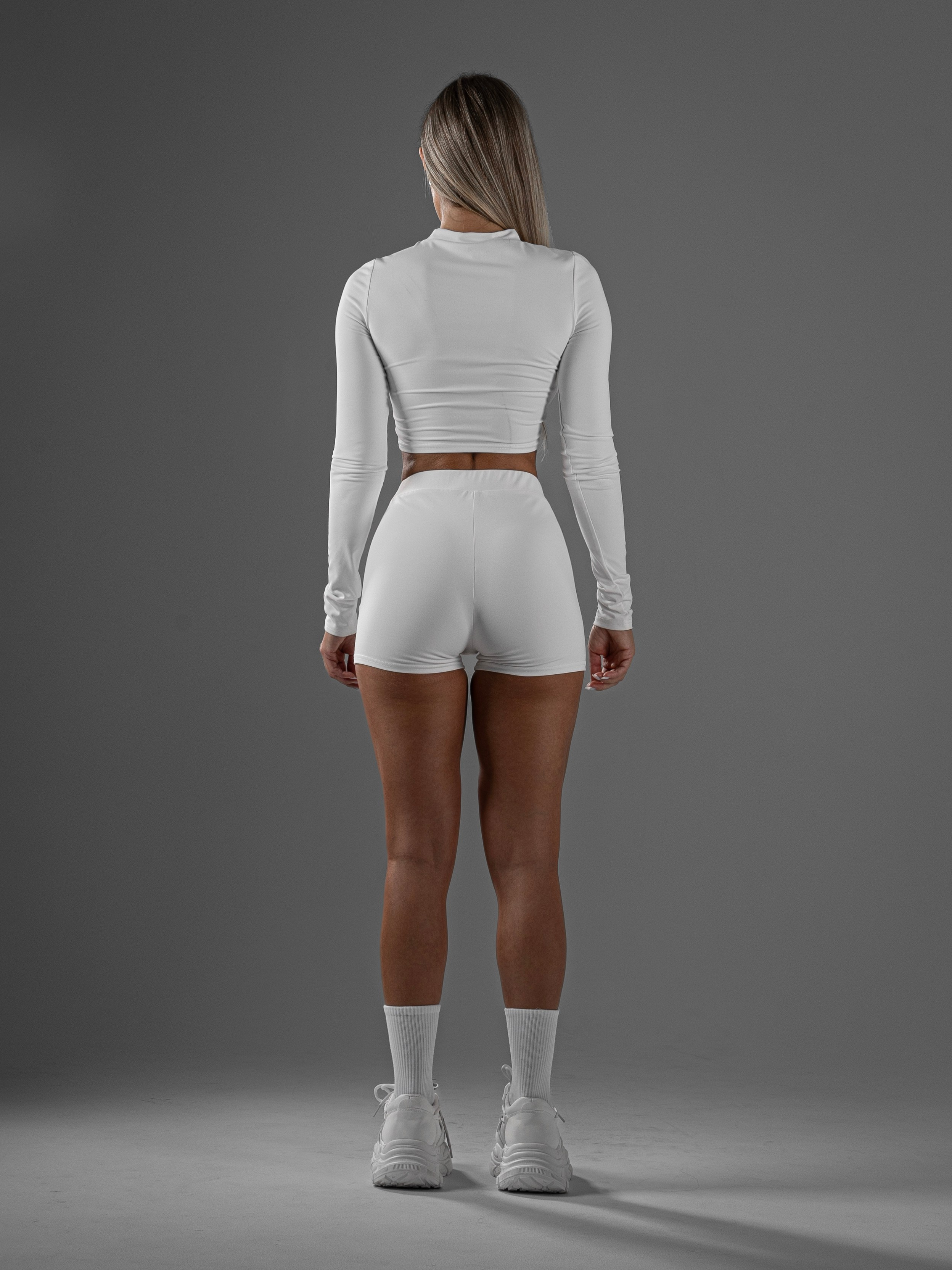 Света. Фото для маркетплейсов в самых сочных локациях города Сочи