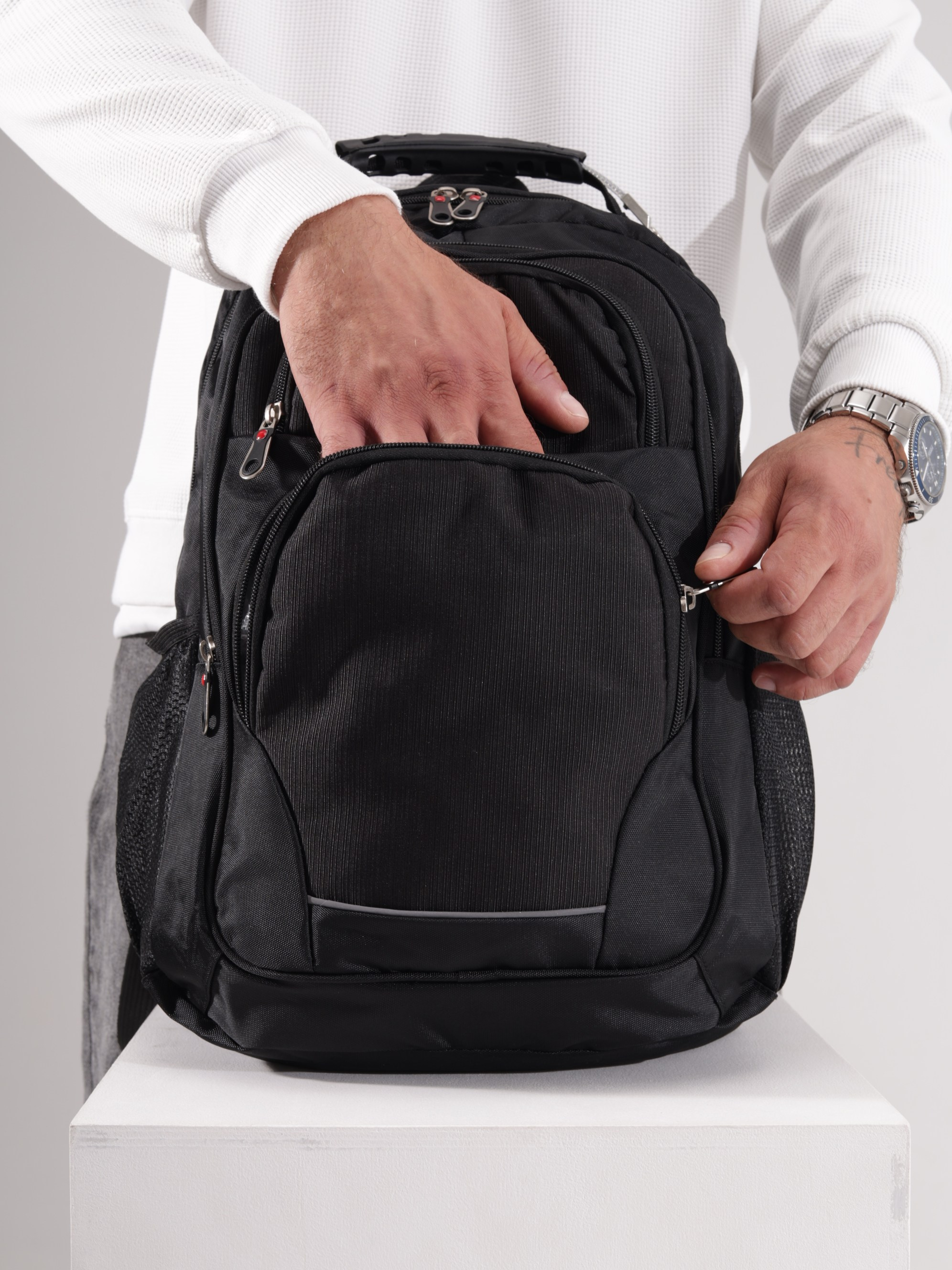 Съемка черного рюкзака может быть интересной?. Фото для маркетплейсов в самых сочных локациях города Сочи