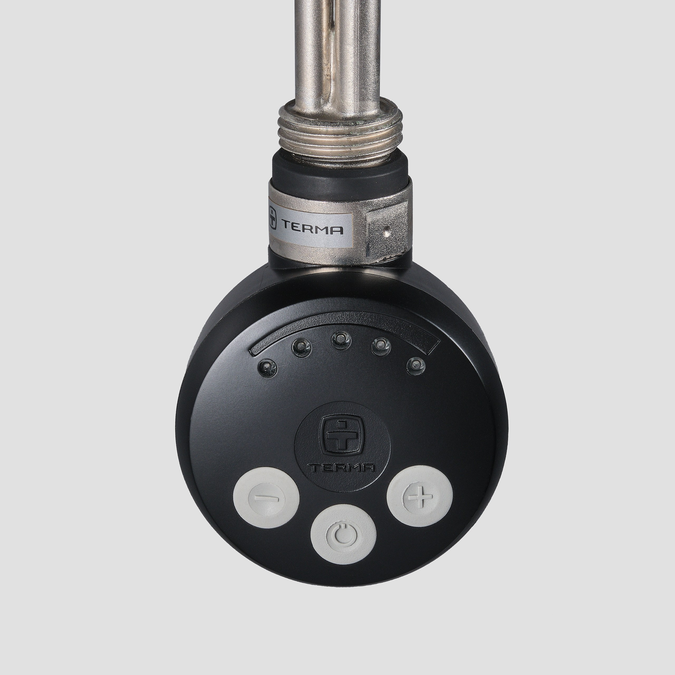 Предметные фотографии регуляторов и нагревателей для отопительных приборов